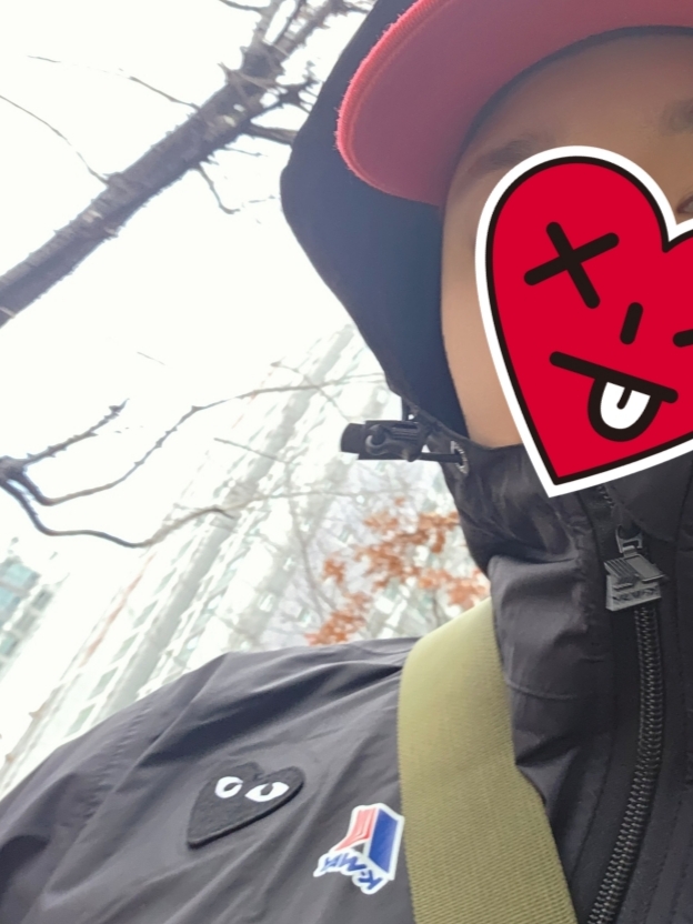 Play Comme des Garcons x K-Way Full Zip Jacket Navy 착용 스타일