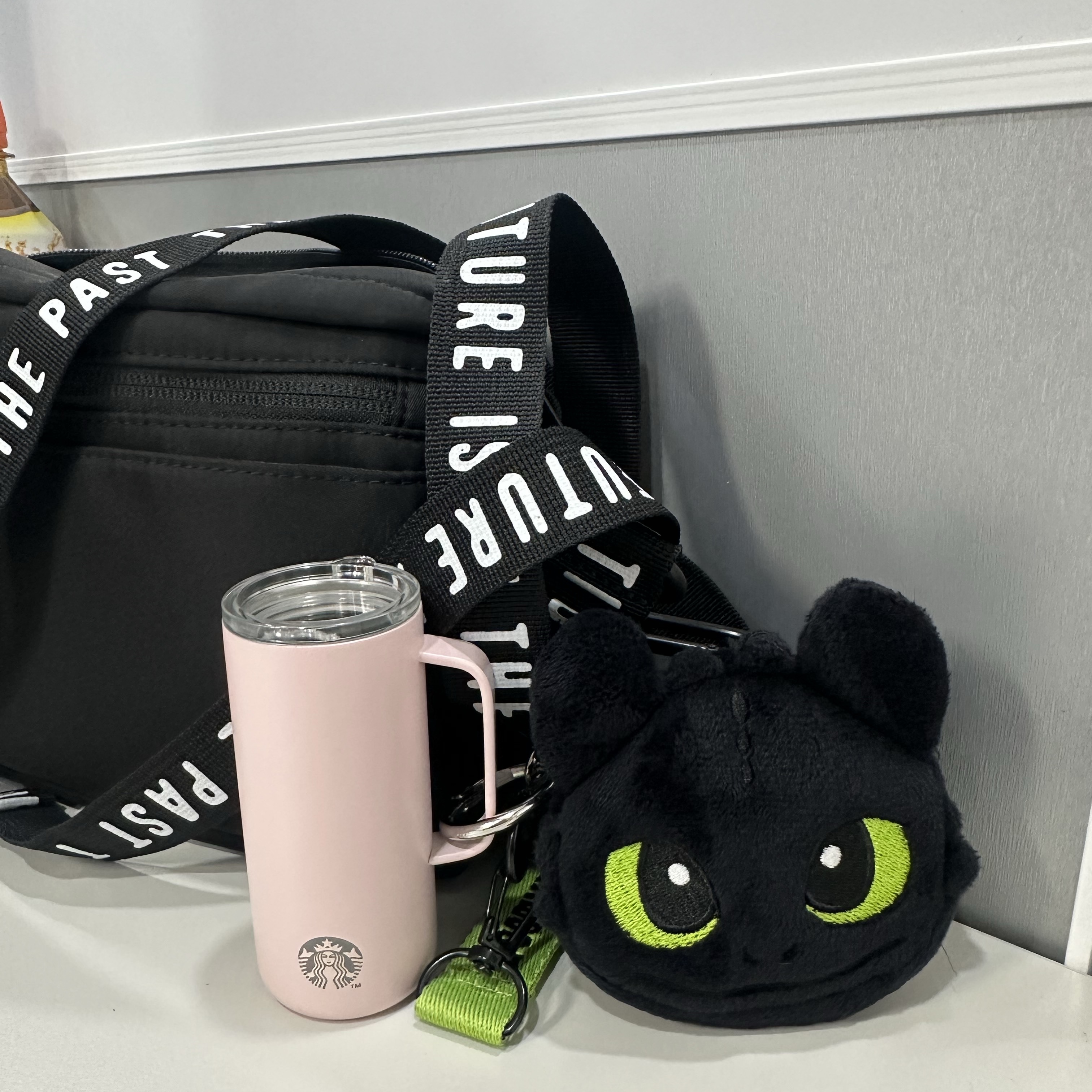 Starbucks Miniature Tumbler Keyring Pink, Human Made Military Pouch Small Black 착용 스타일