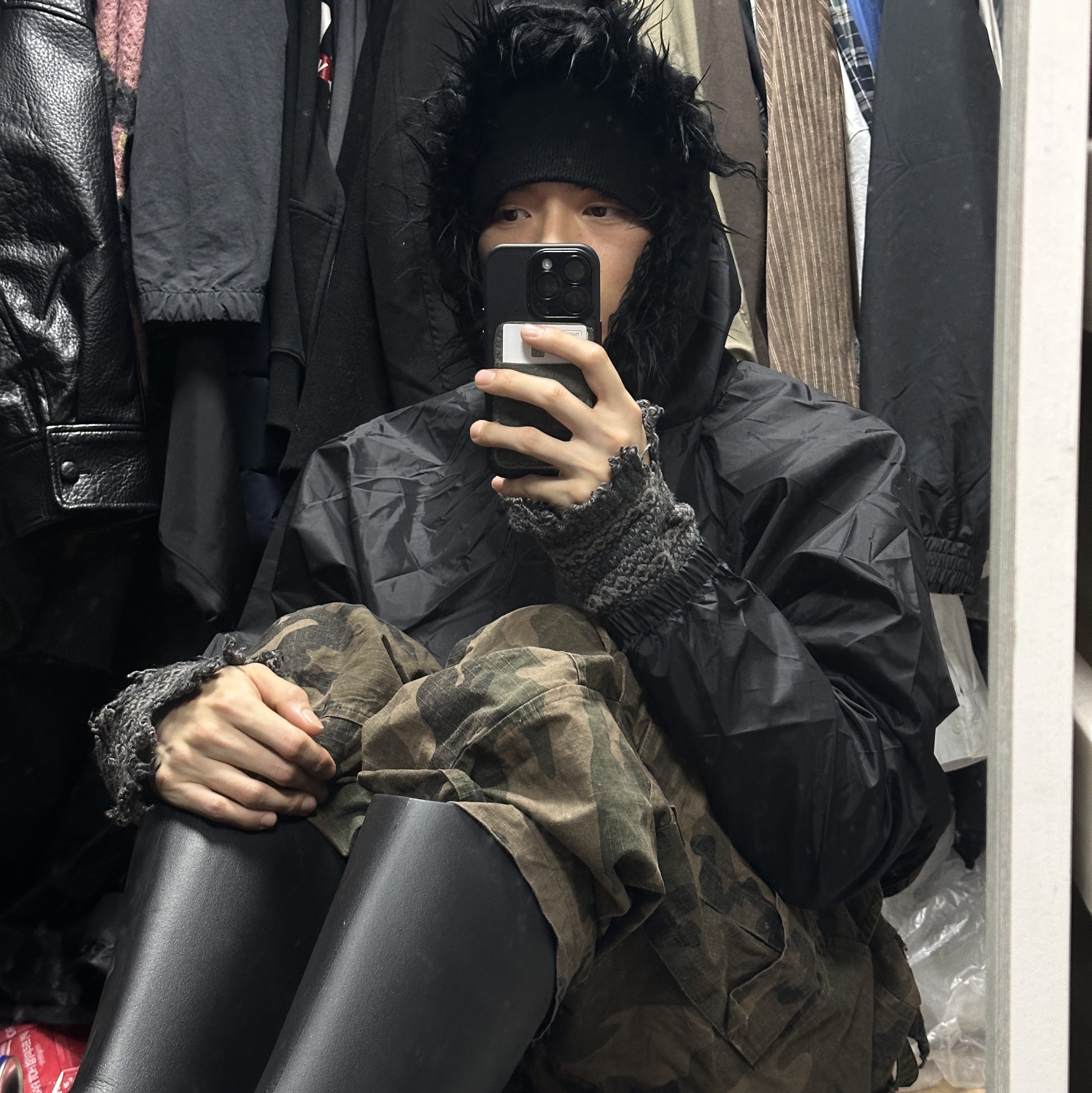 Yeezy WB-10 Black 착용 스타일 - 1