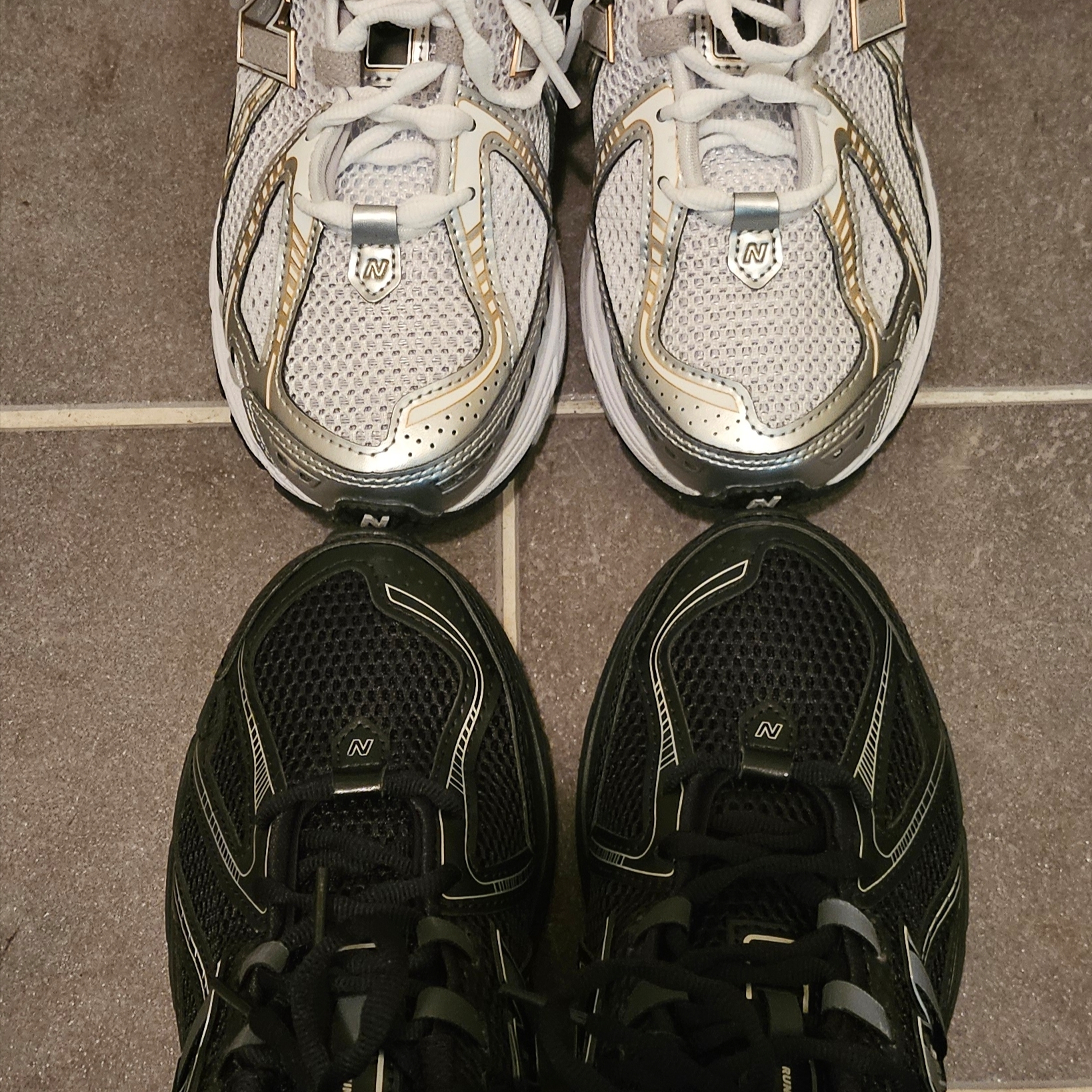 New Balance 1906R Black Silver Metallic, New Balance 1906R White Metallic Silver 착용 스타일