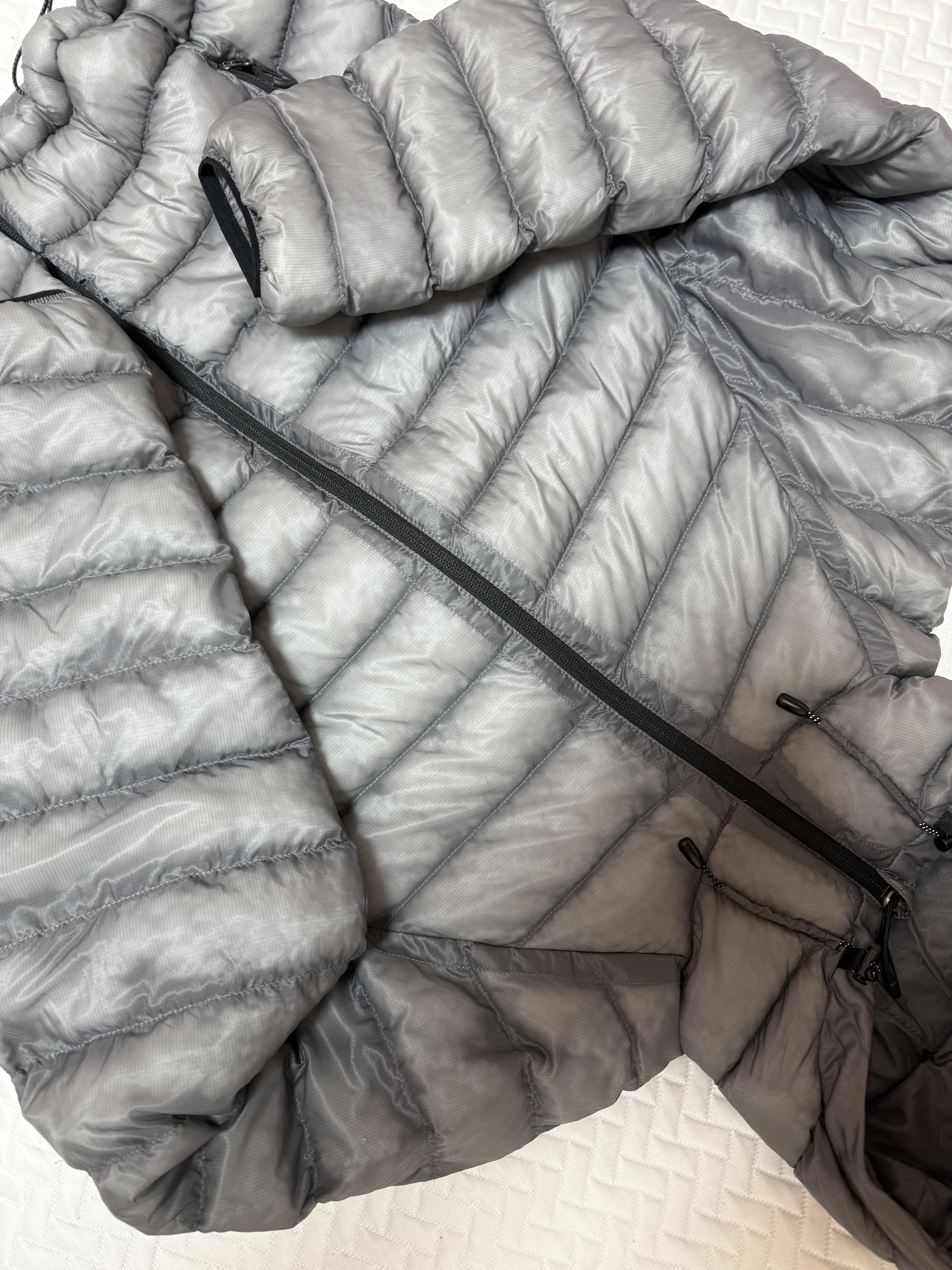Alo Yoga Iconic Shopper Tote Bag Grey Tiedye, Suare women light seashell padded jumper gray 착용 스타일 - 3