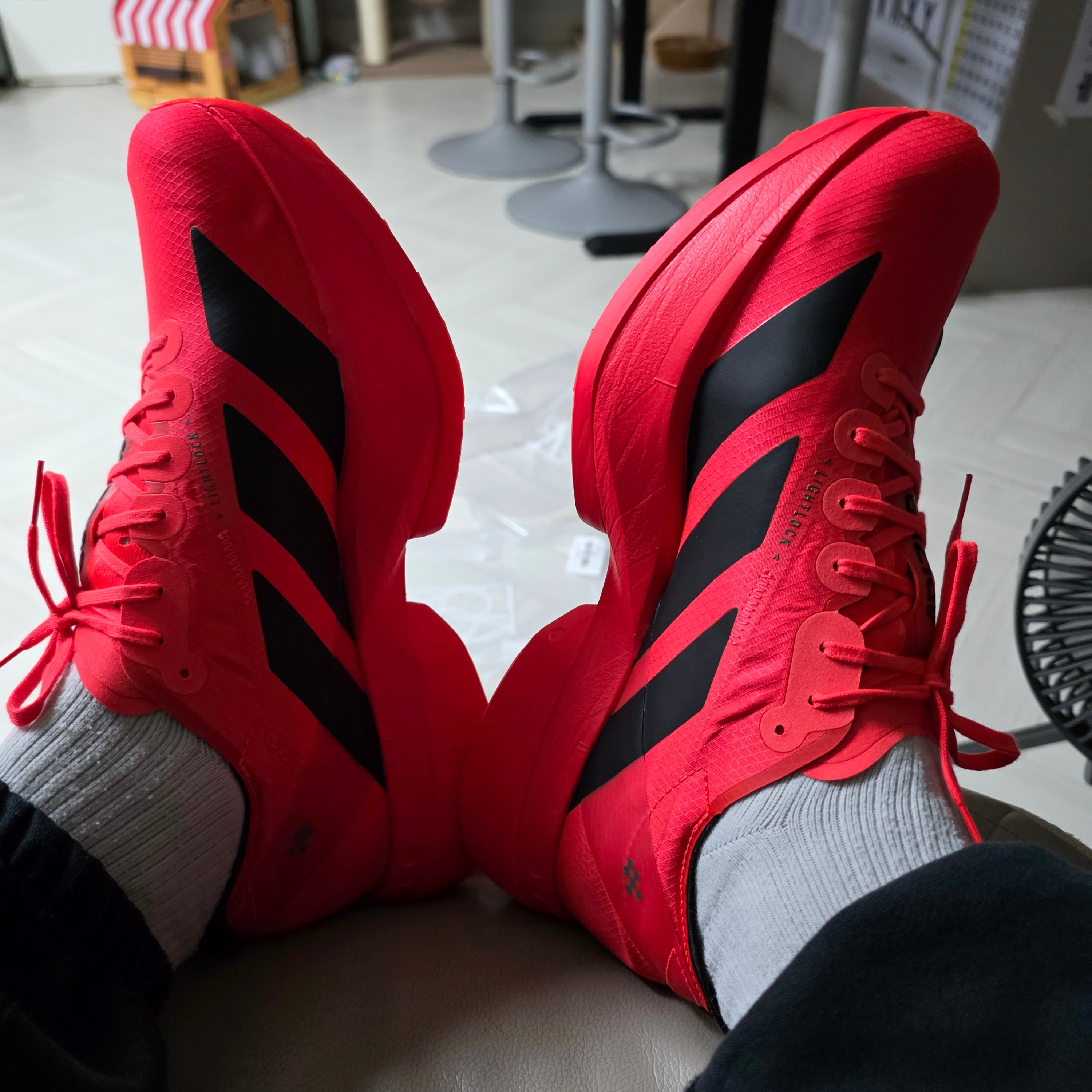Adidas Adizero Adios Pro 4 Lucid Red Core Black 착용 스타일 - 3
