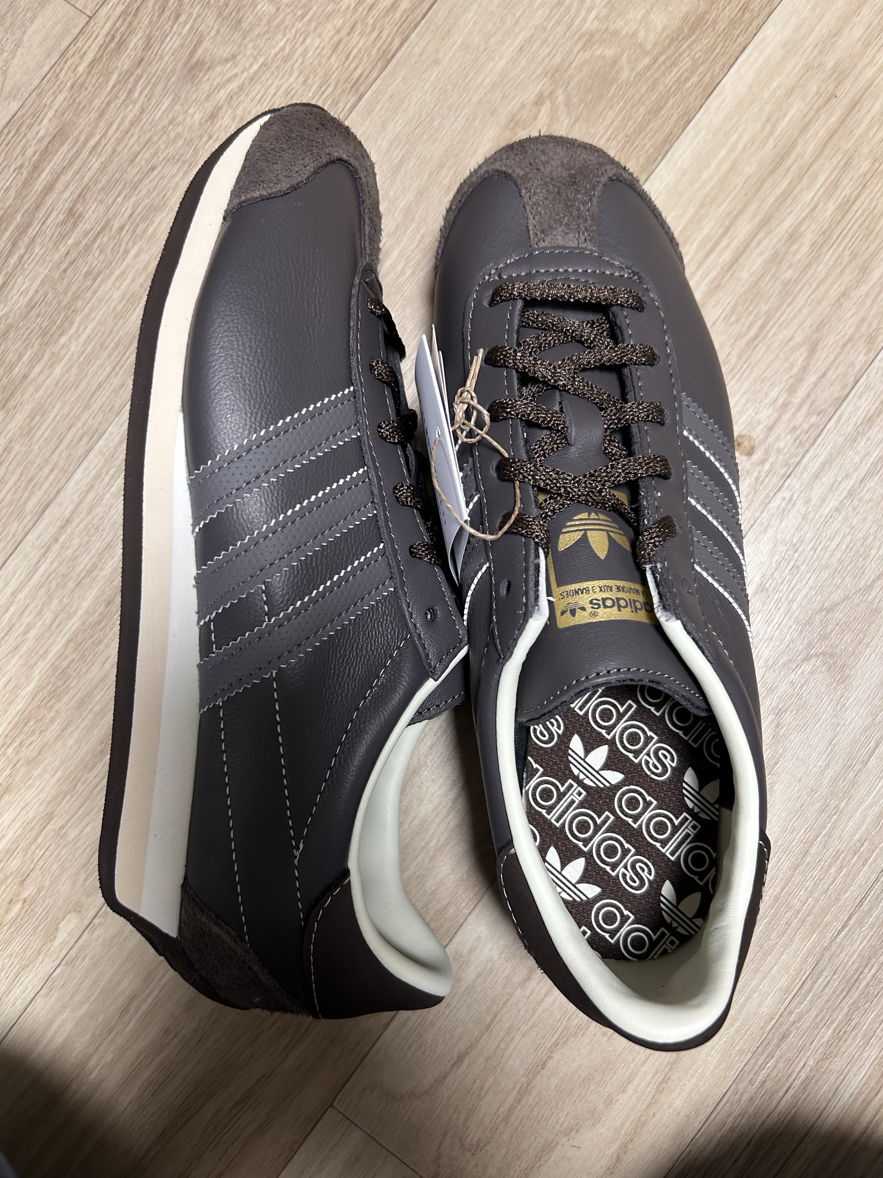 Adidas Country OG Charcoal Brown 착용 스타일