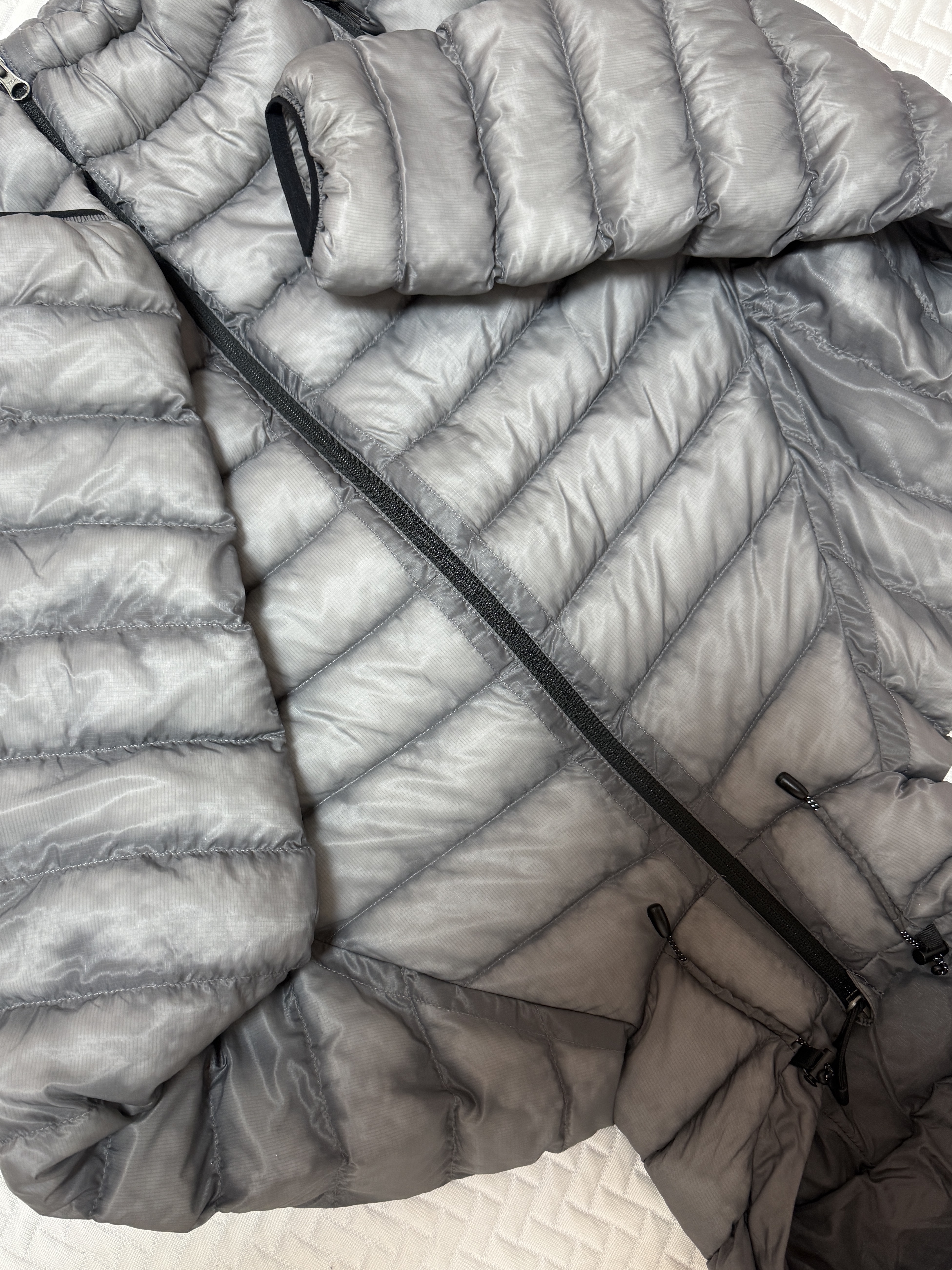 Alo Yoga Iconic Shopper Tote Bag Grey Tiedye, Suare women light seashell padded jumper gray 착용 스타일 - 4