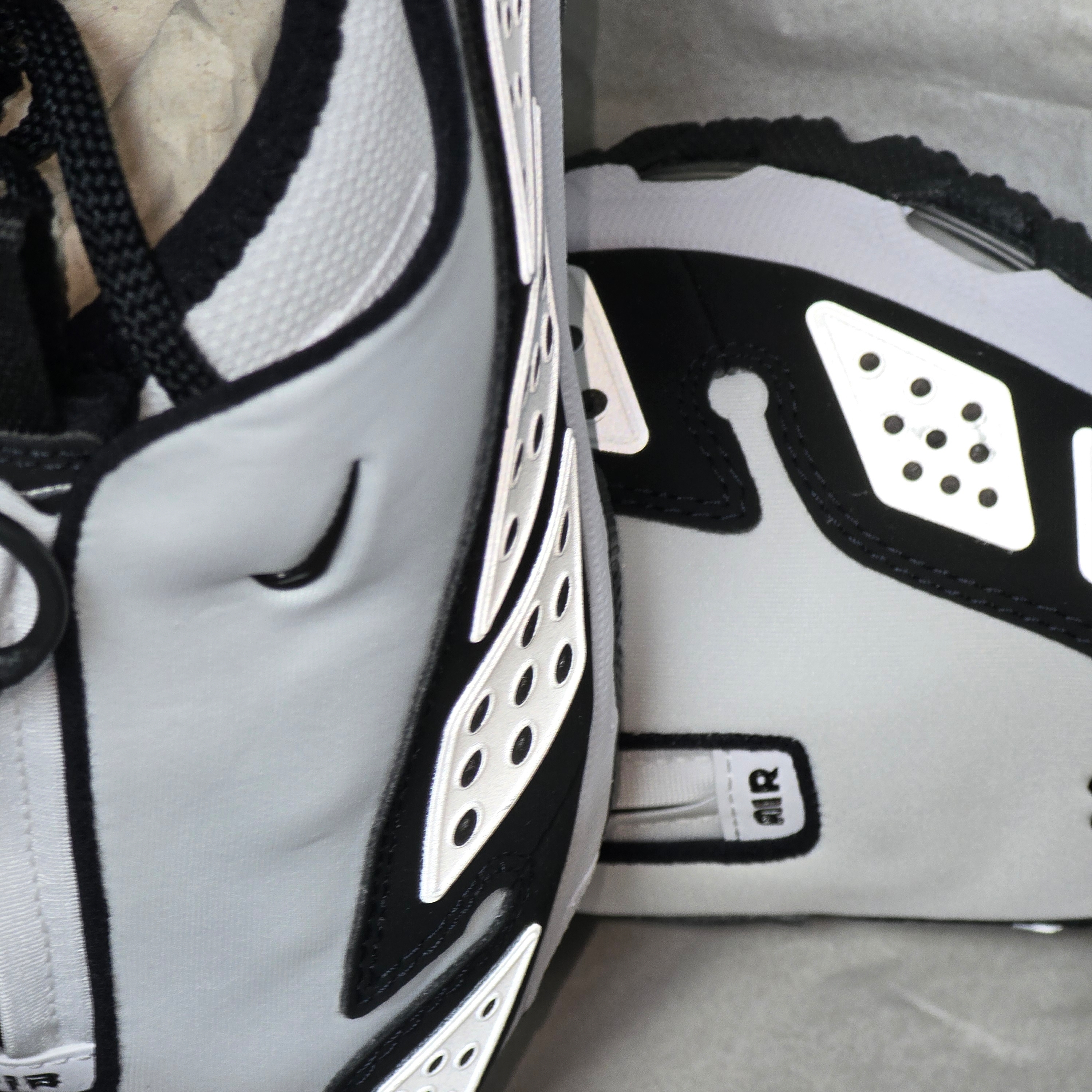 (W) Nike Air Max SNDR White and Black 착용 스타일