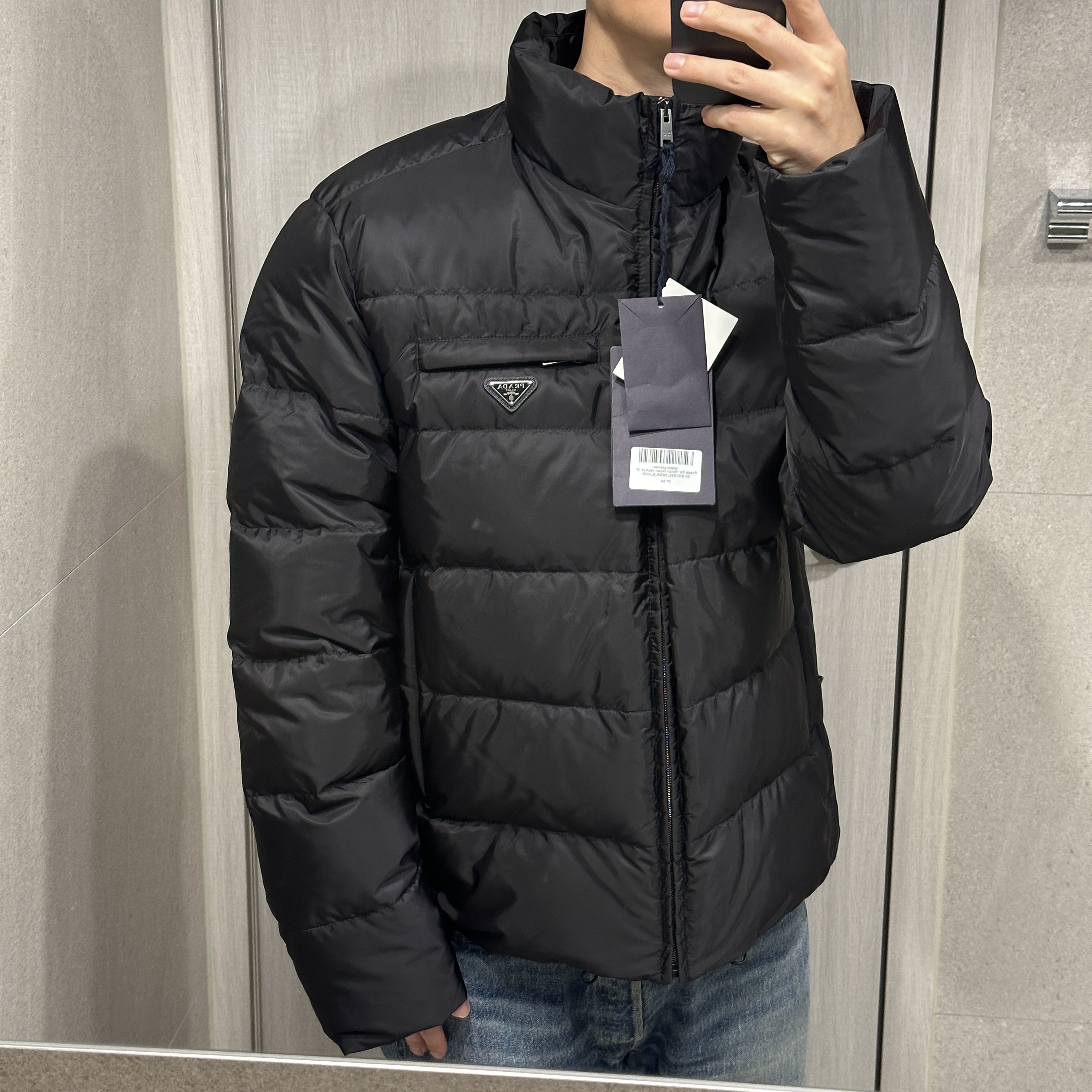Prada Re-Nylon Down Jacket Black 착용 스타일 - 3