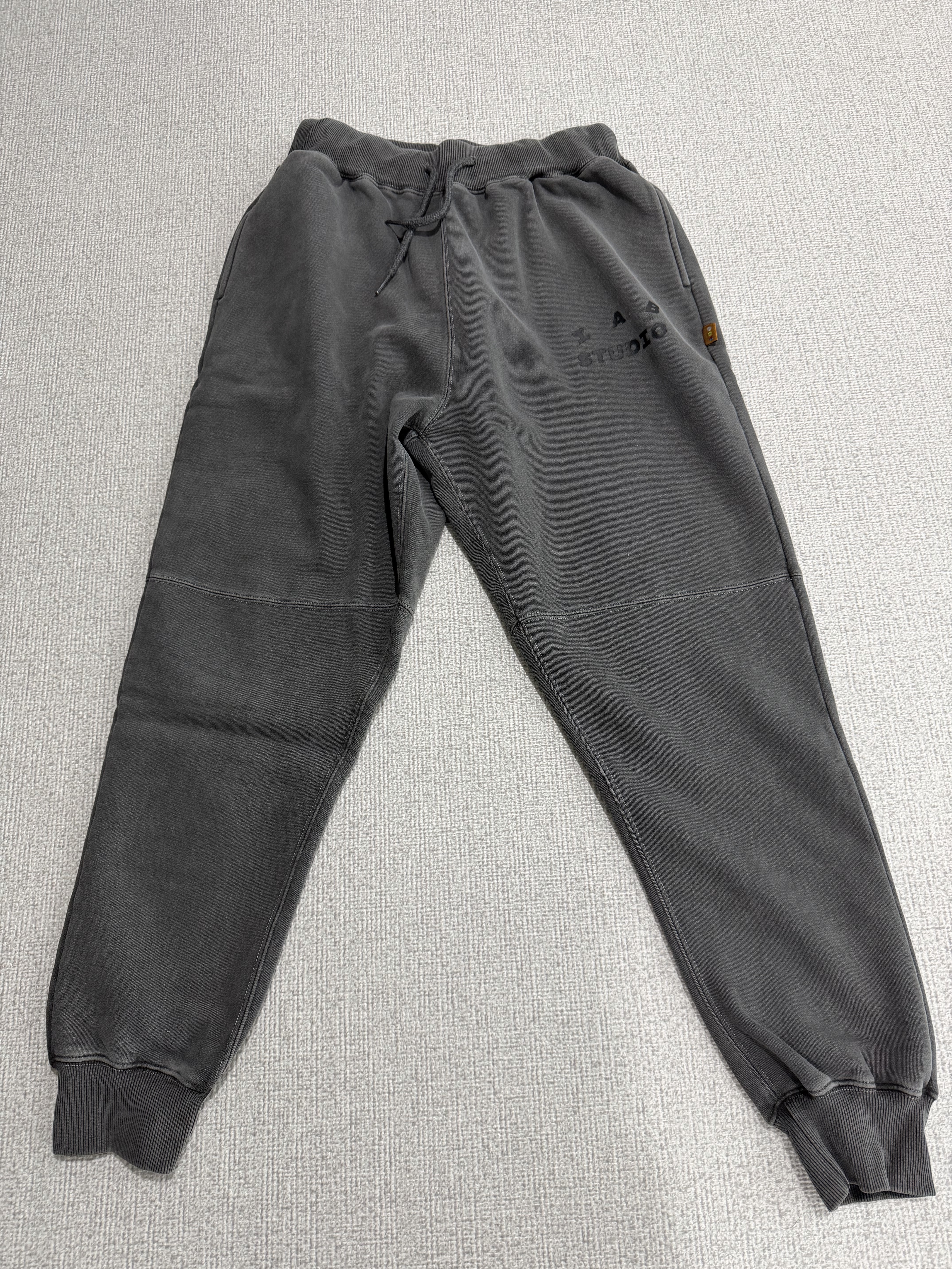IAB Studio Blocked Pigment Sweatpants Black 착용 스타일