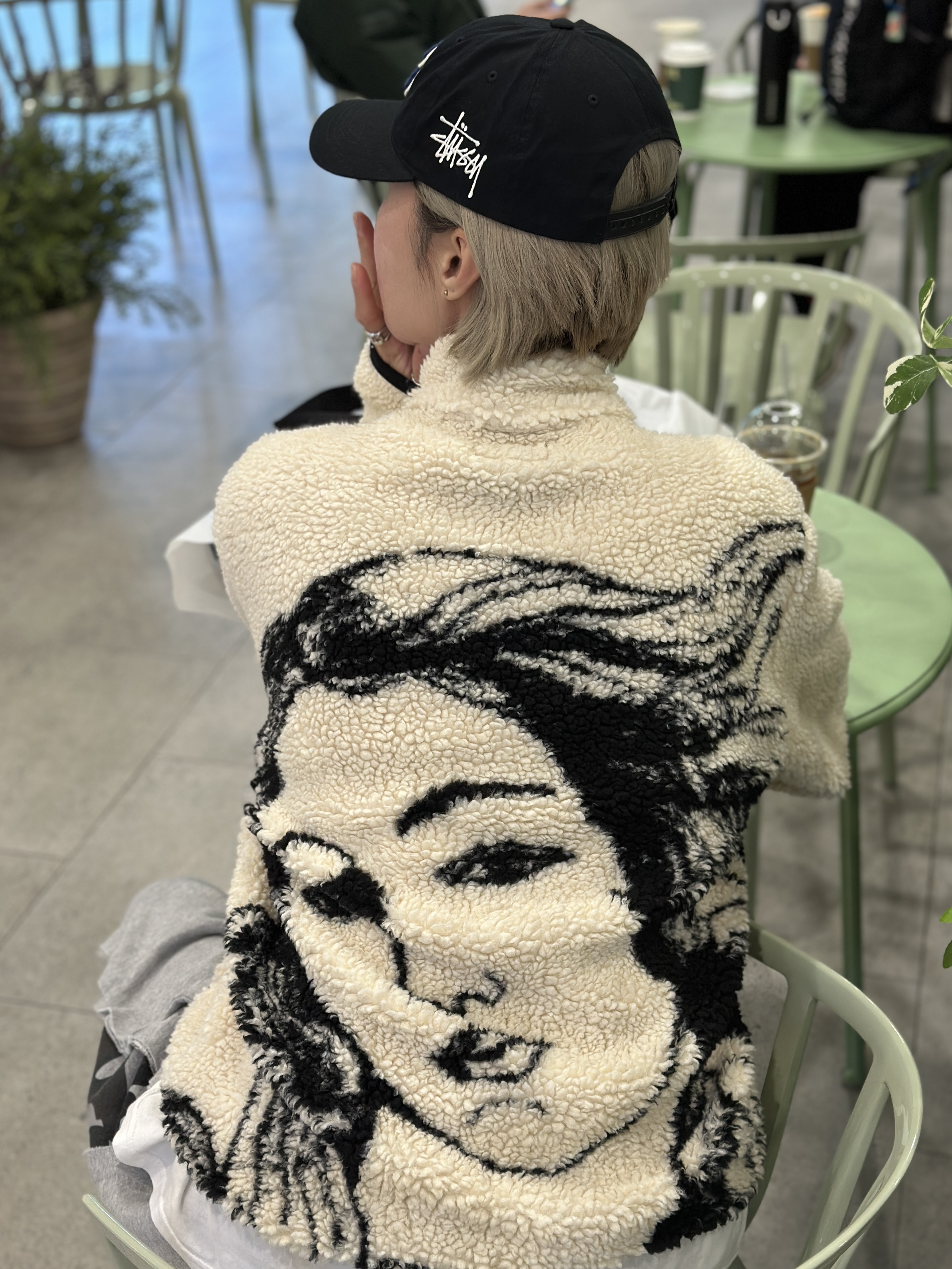 Stussy Venus Jacquard Sherpa Jacket Natural, Stussy Chenille S Low Pro Cap Black 착용 스타일 - 4