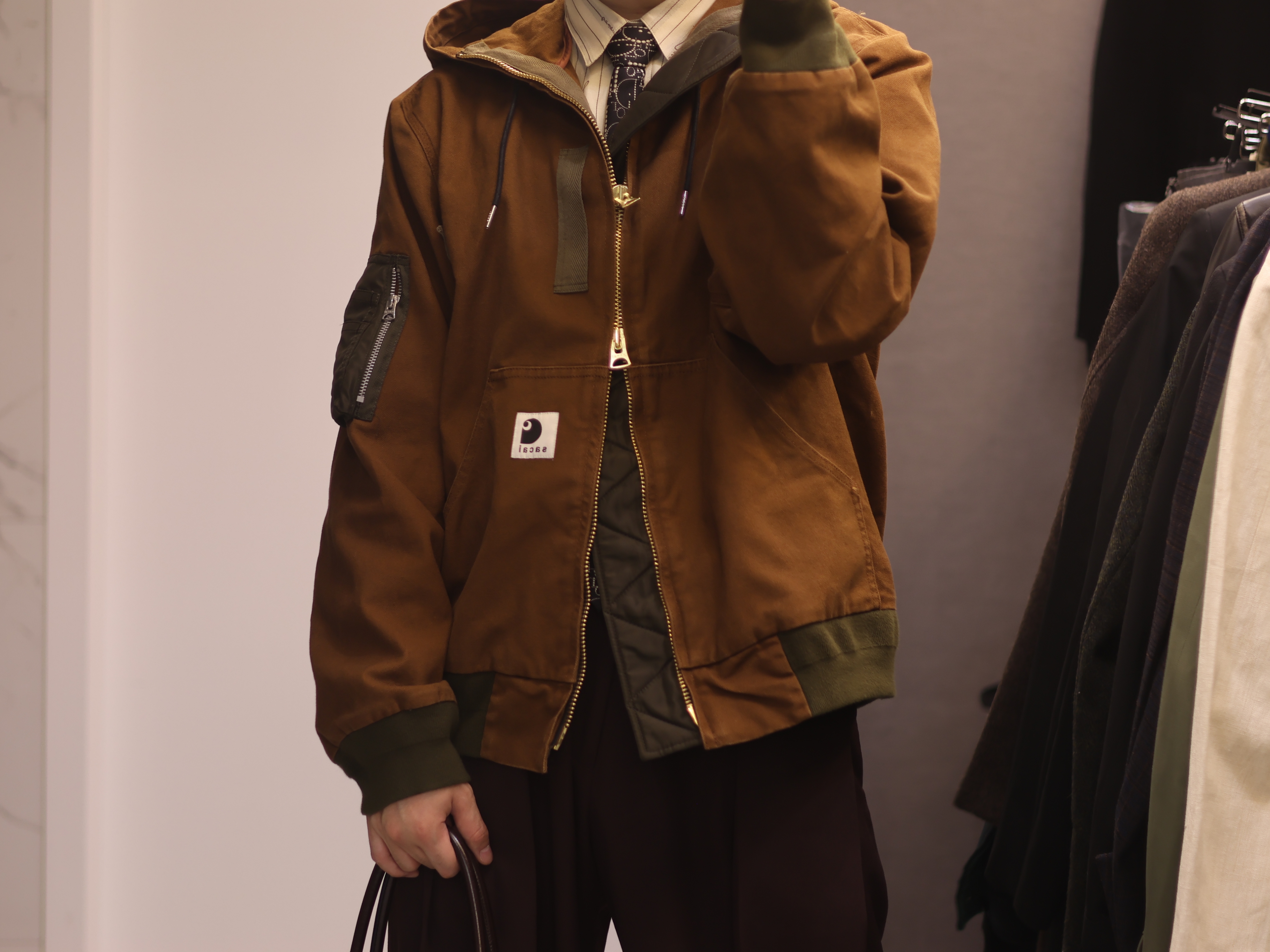 Sacai x Carhartt WIP Washed Duck Hooded Blouson Dark Beige, Sacai x Carhartt WIP Duck Jacket Dark Beige 착용 스타일 - 1