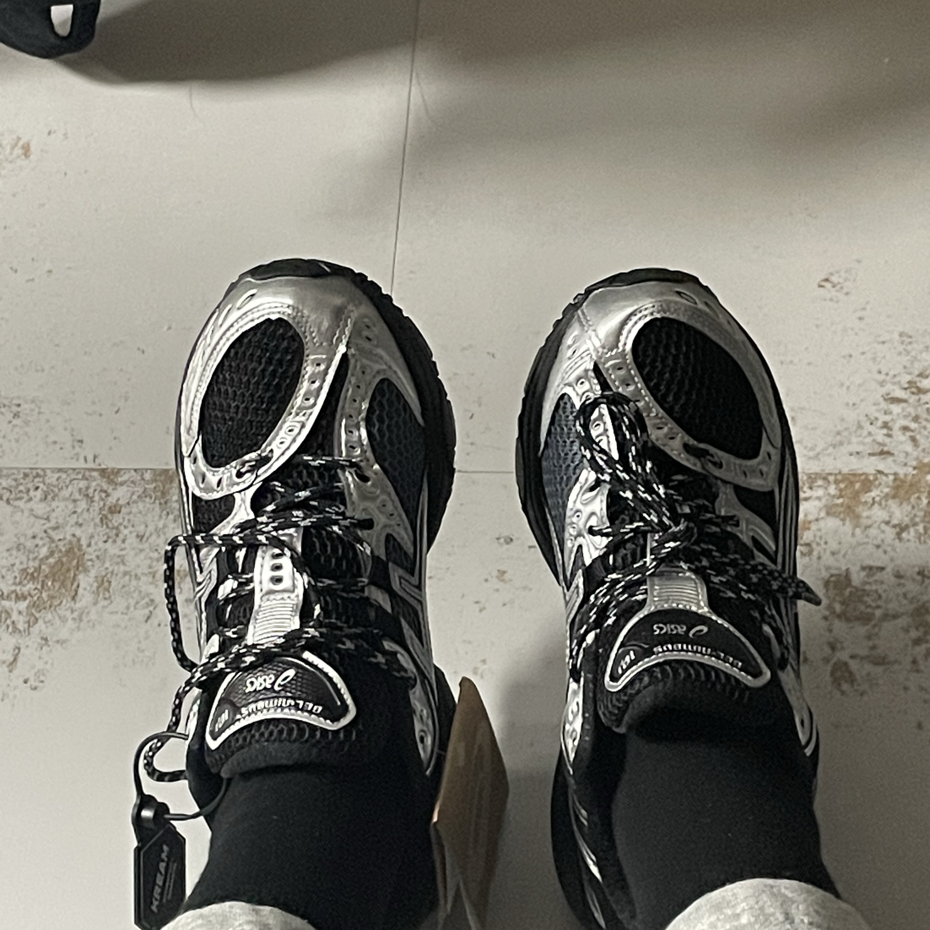 Asics Gel-Nimbus 10.1 Black Pure Silver - Korea Exclusive 착용 스타일 - 1