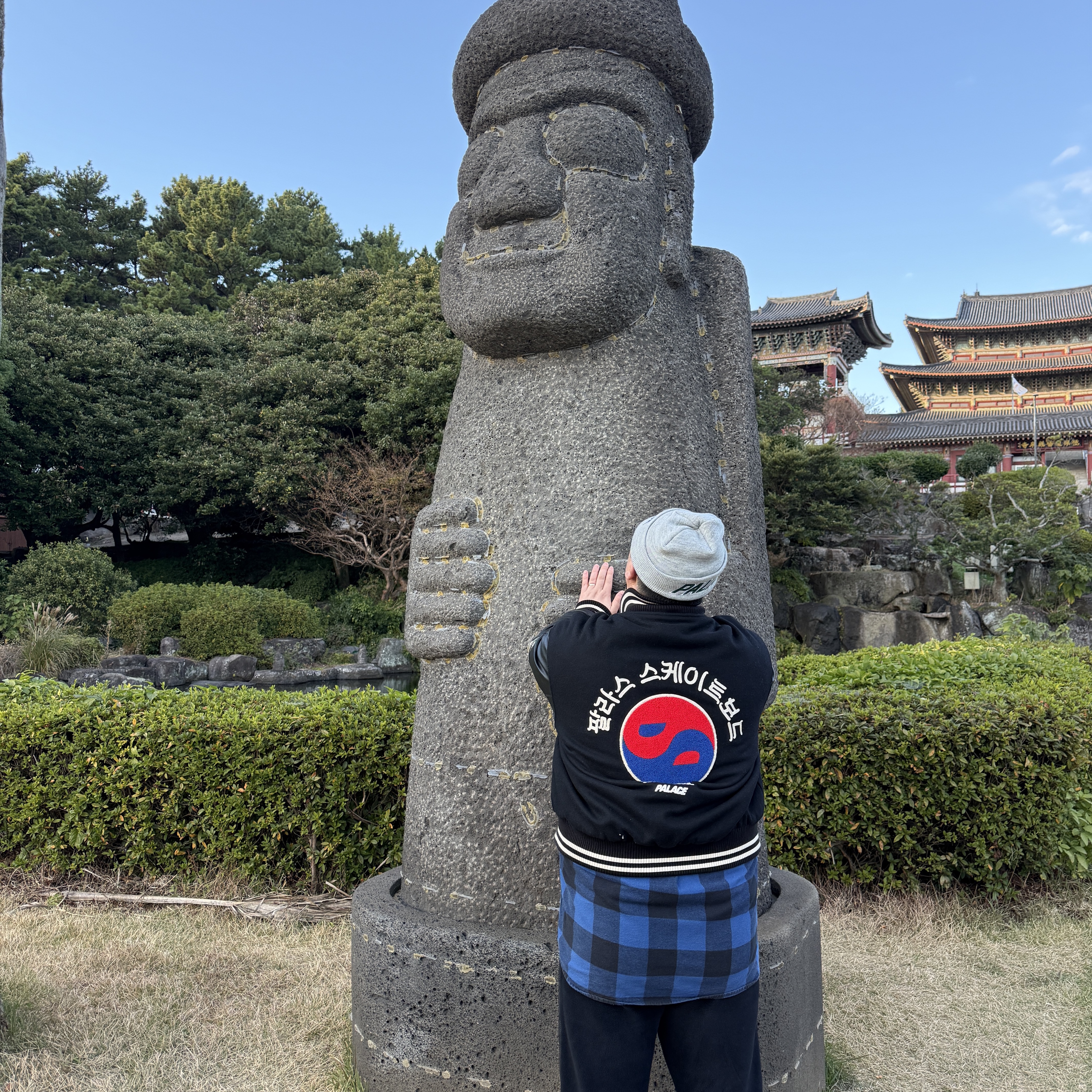 Palace Seoul 2 Seoul Varsity Jacket Black - 25SS, Uniqlo x Needles Fleece Wide Pants Black - KR 착용 스타일