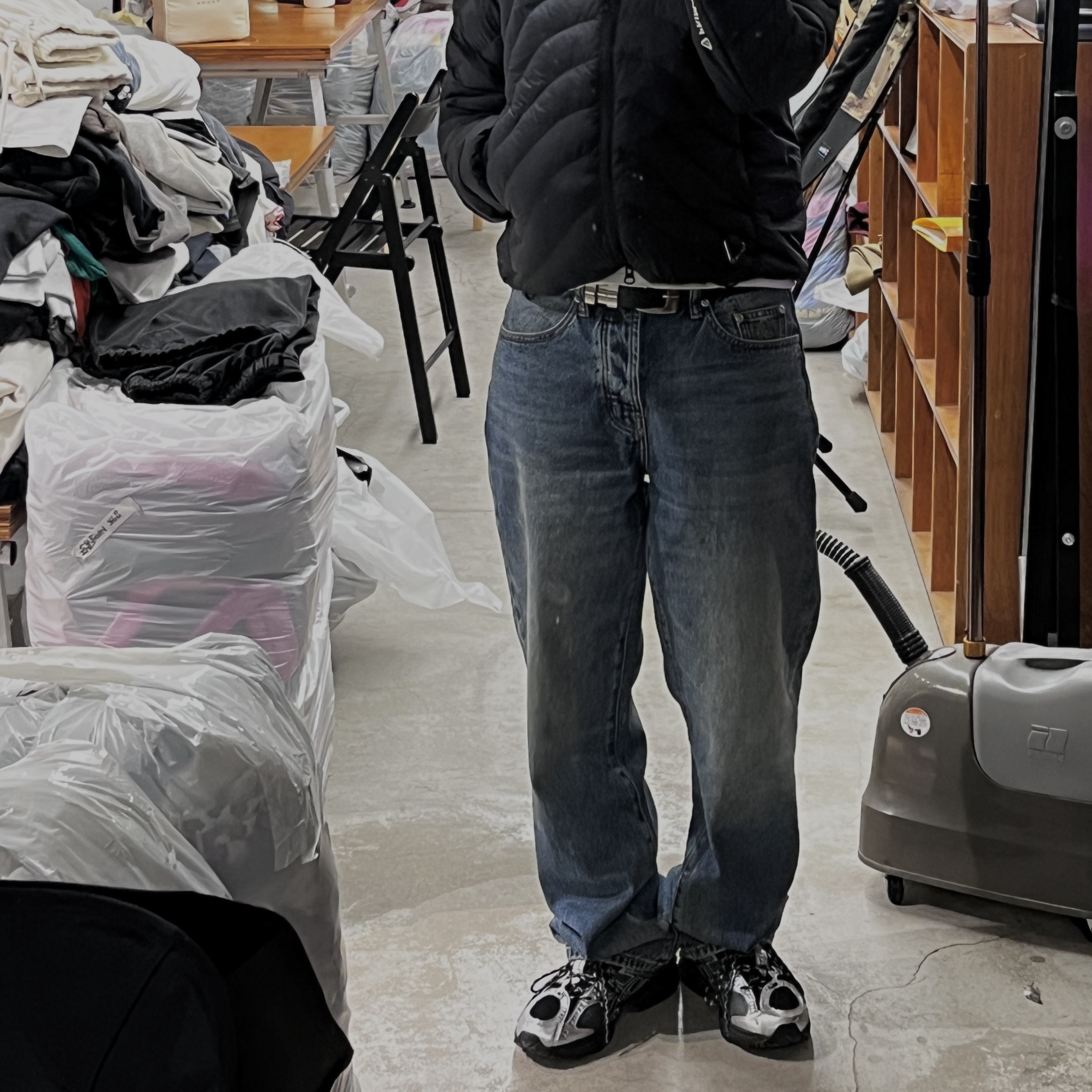 Stussy New Classic Denim Jean Vintage Mid Wash, Nike ACG Lava Flow Therma-Fit ADV Jacket Black Summit White - Asia 착용 스타일 - 2