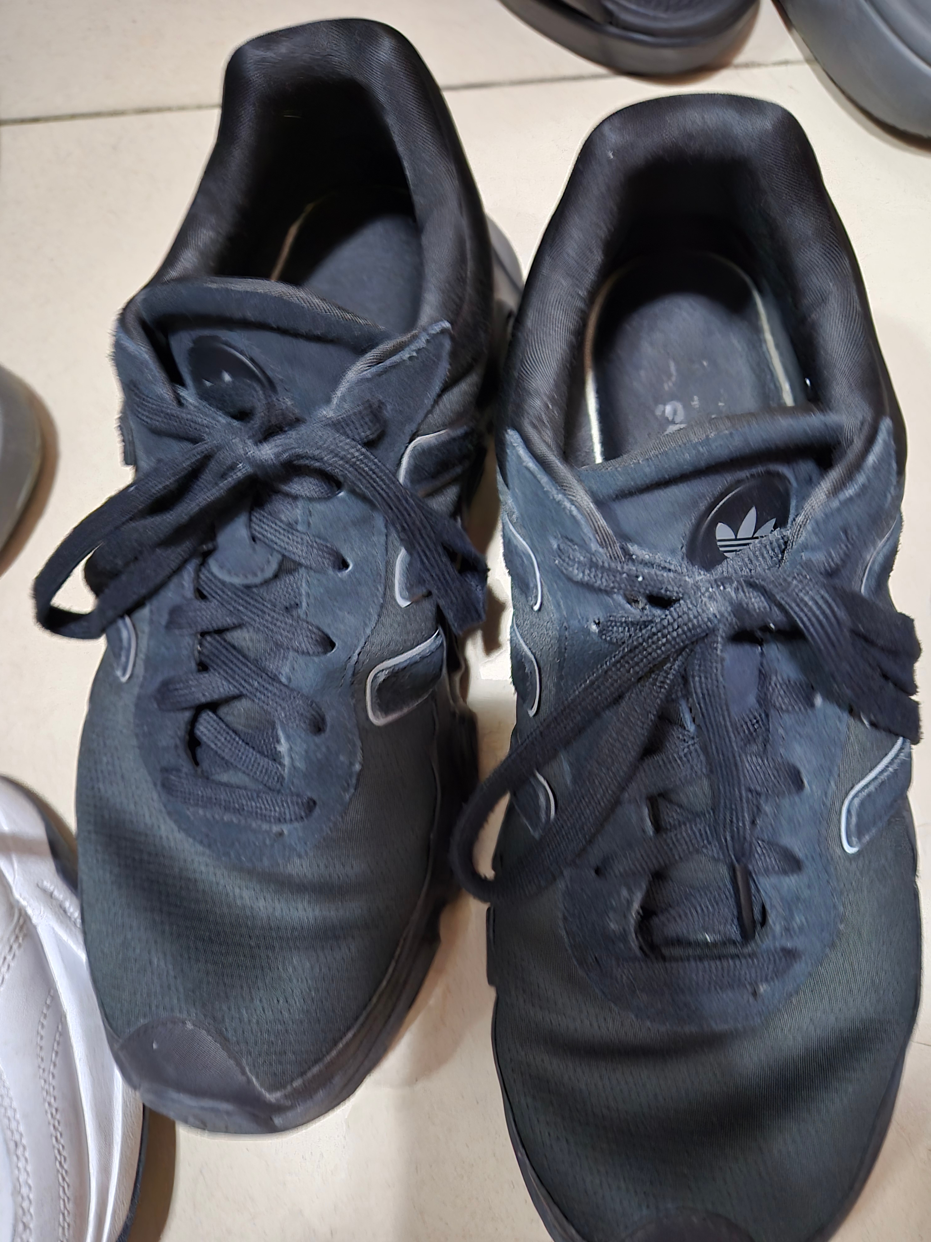 (J) Adidas Adiform Megaride Core Black Iron Metallic 착용 스타일