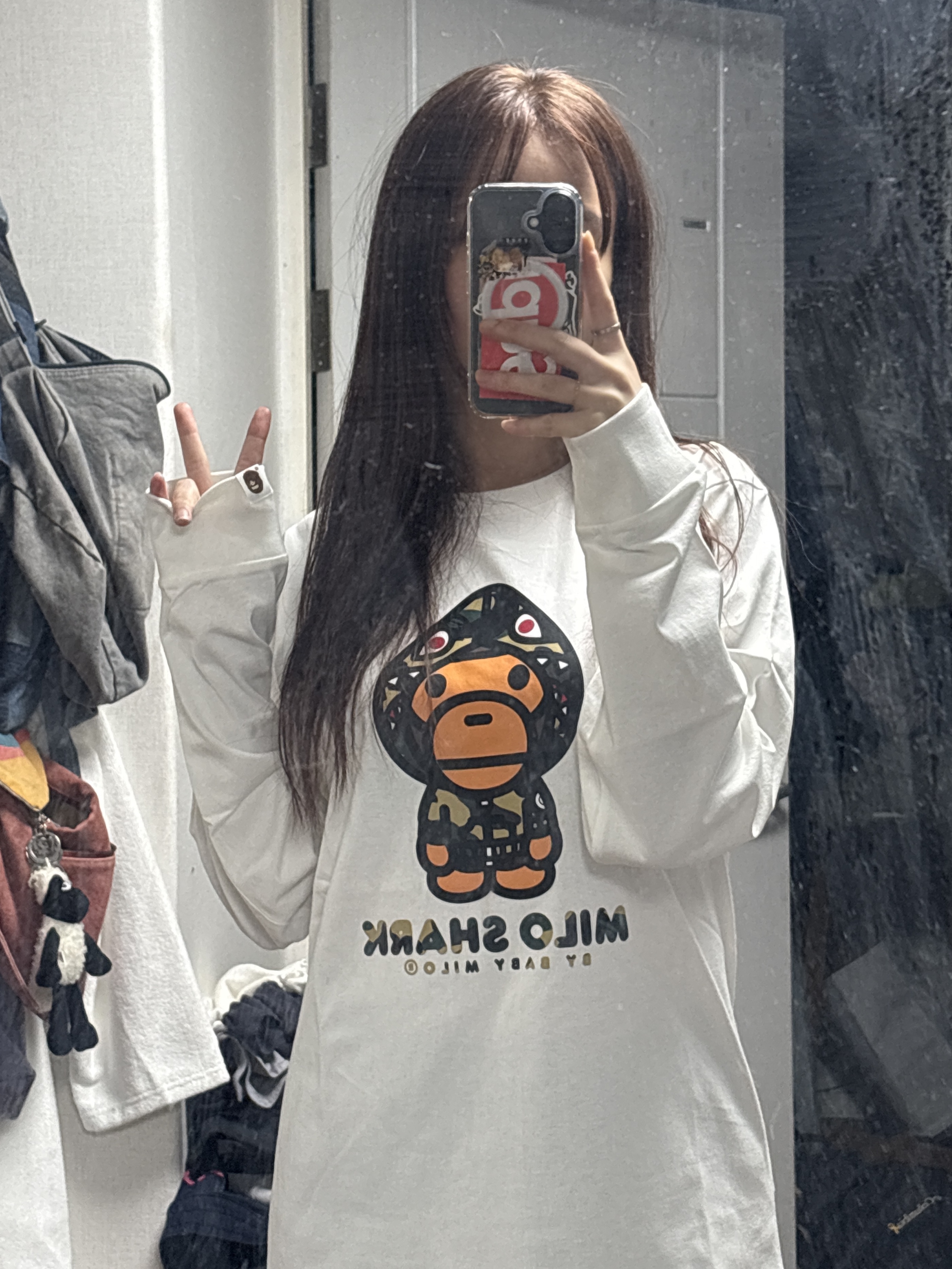 BAPE 1st Camo Milo Shark FZH L/S T-Shirt White Yellow 착용 스타일 - 2