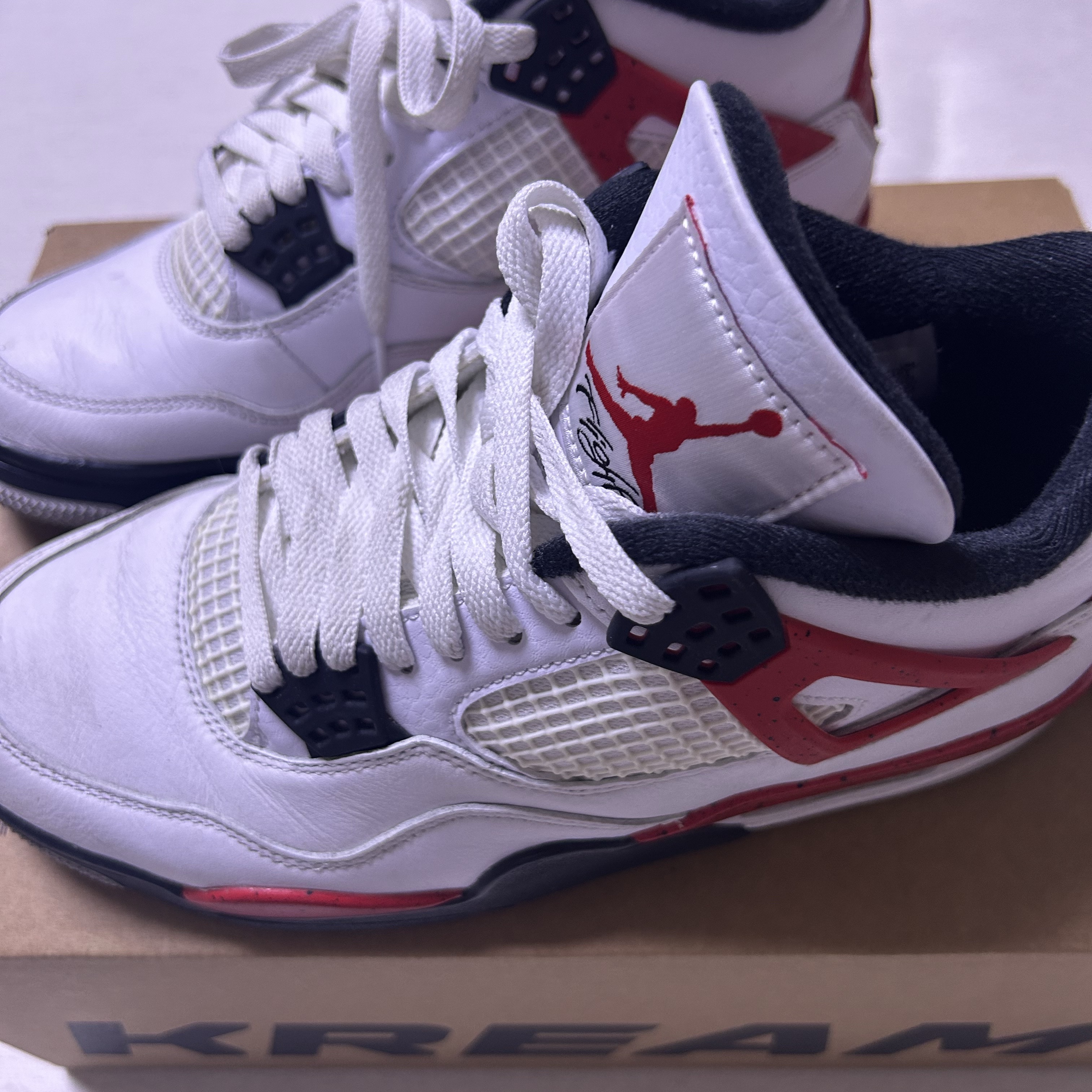 Jordan 4 Retro Red Cement 착용 스타일