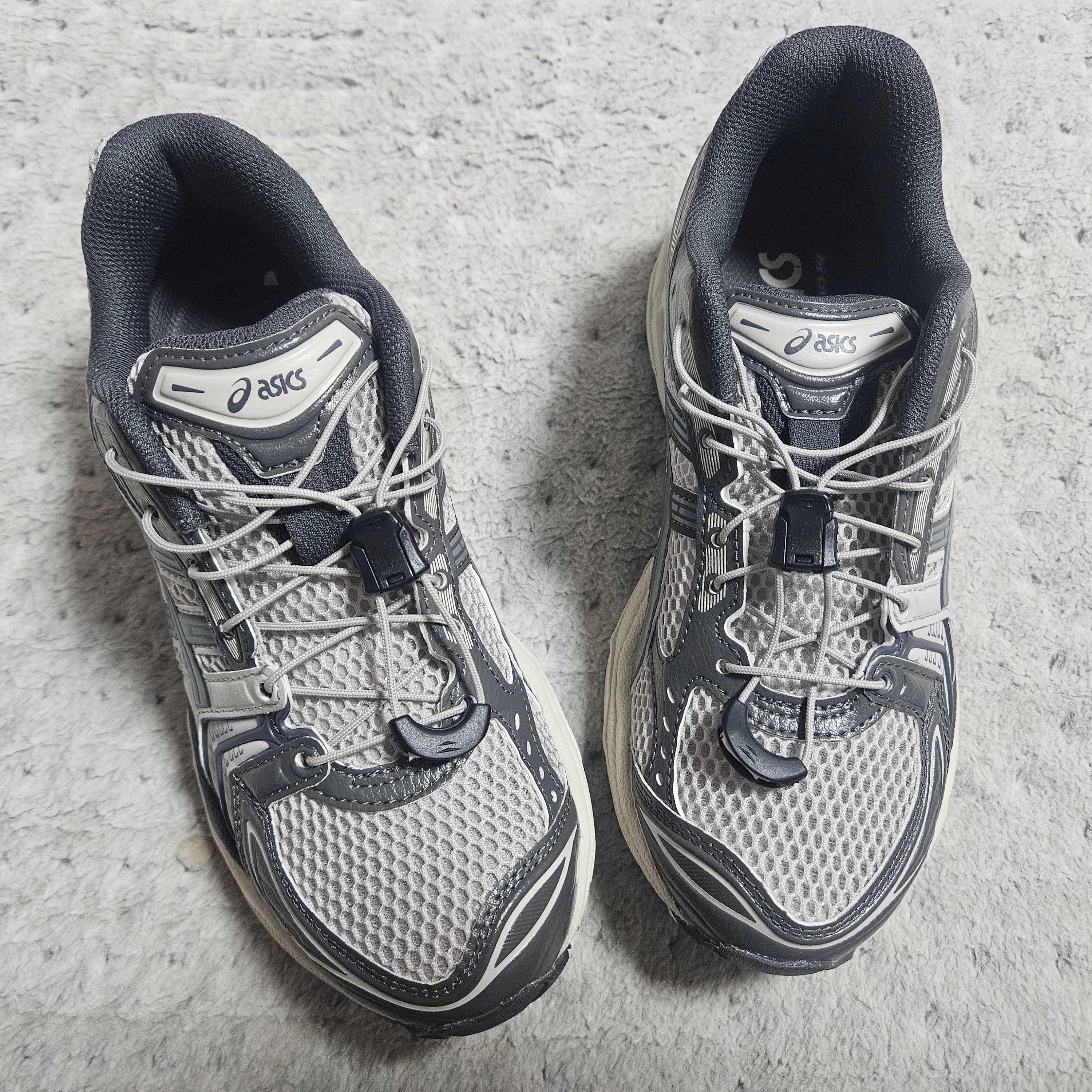 Asics Unlimited Gel-Kayano 14 Oyster Grey Clay Grey 착용 스타일 - 1