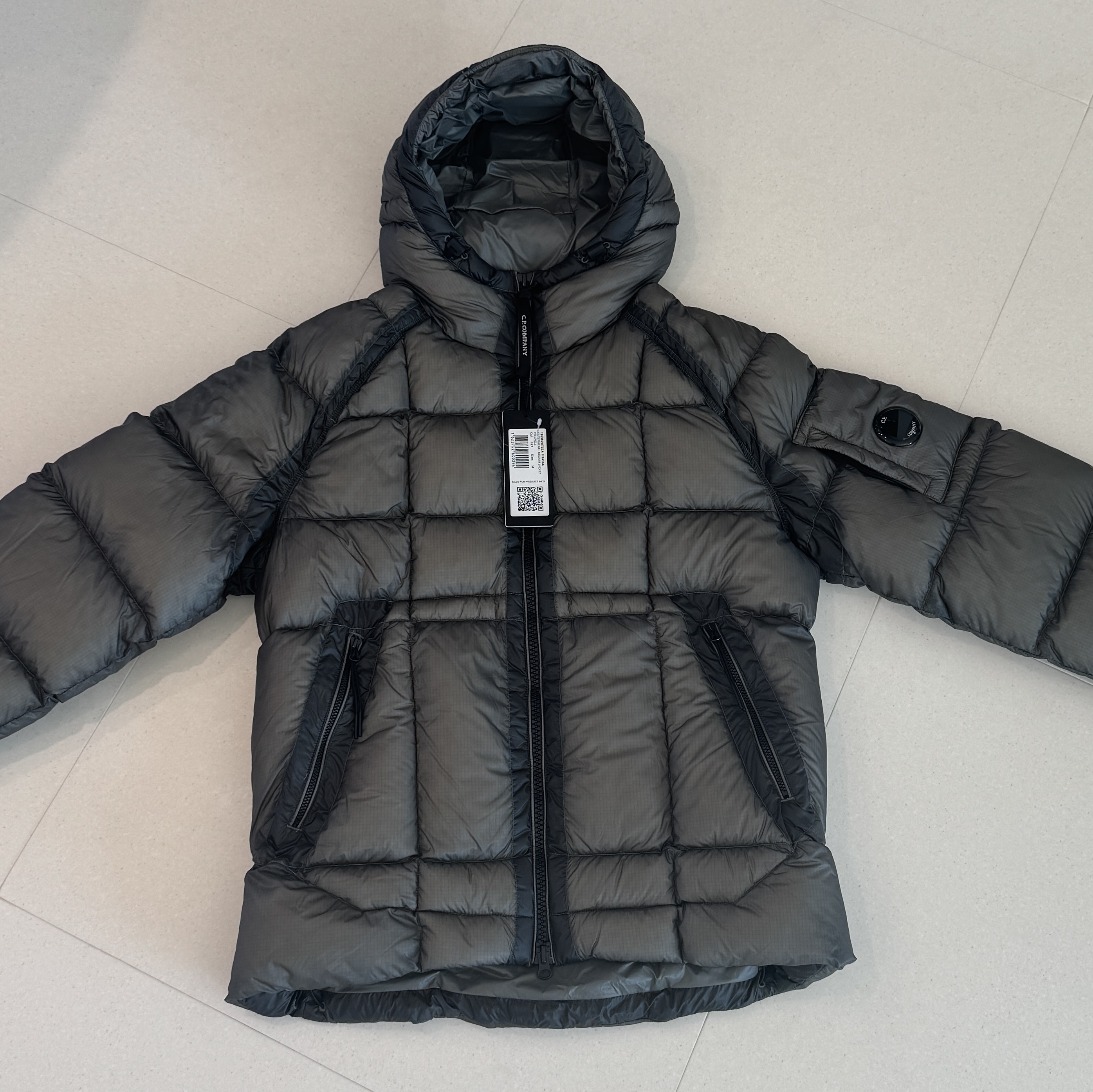 C.P. Company D.D. Shell Hooded Down Jacket Gunmetal - 25FW 착용 스타일 - 1