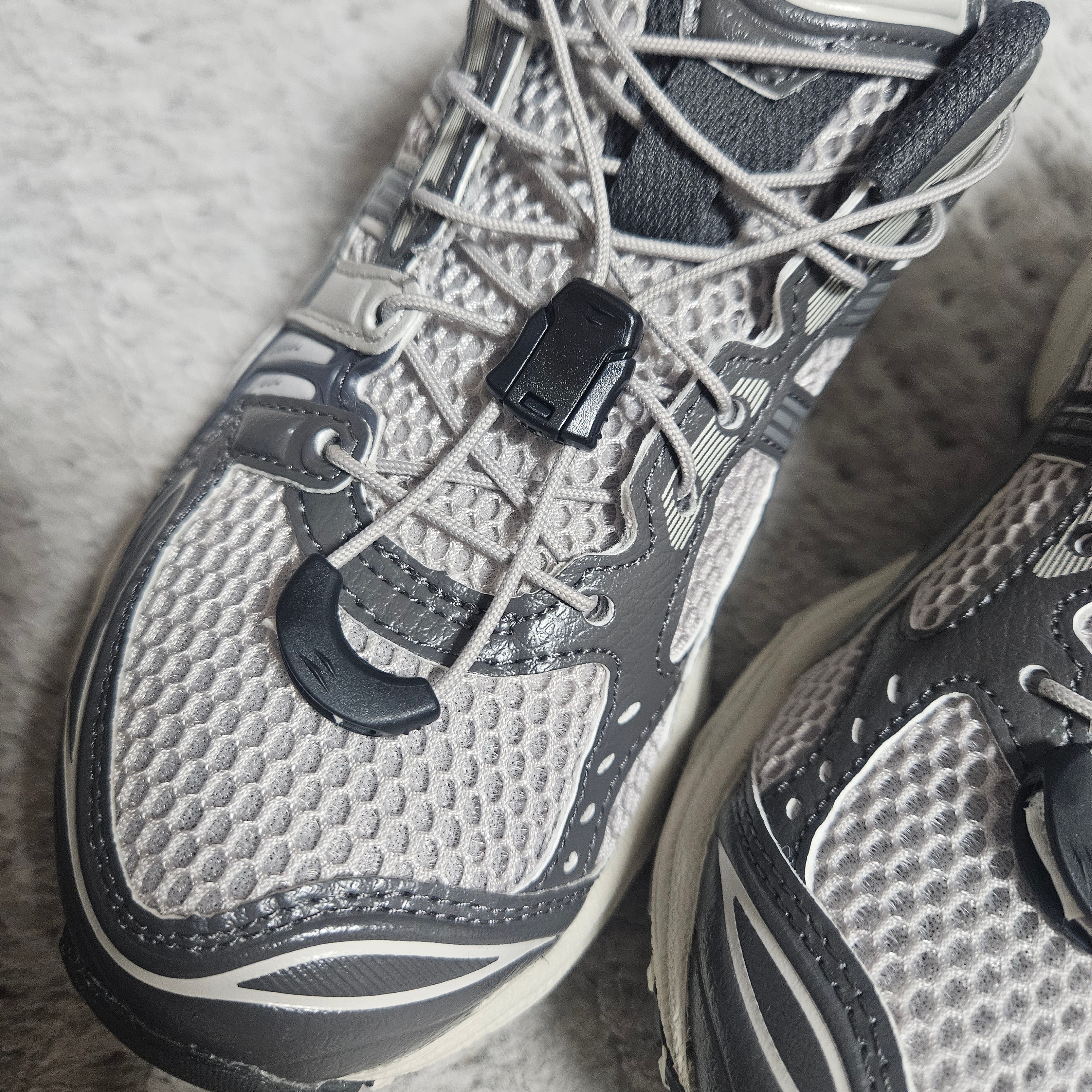 Asics Unlimited Gel-Kayano 14 Oyster Grey Clay Grey 착용 스타일 - 3