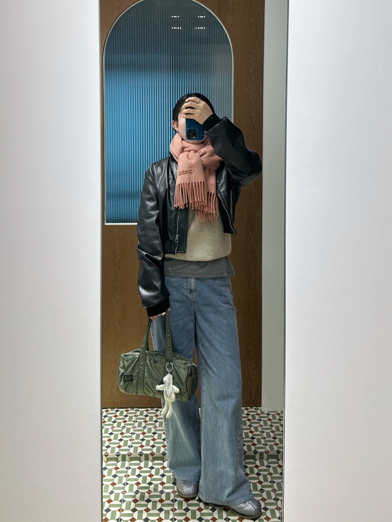 Nike Cortez Leather SE Metallic Cool Grey Black, Porter Tanker Duffle Bag S Sage Green 착용 스타일 - 1