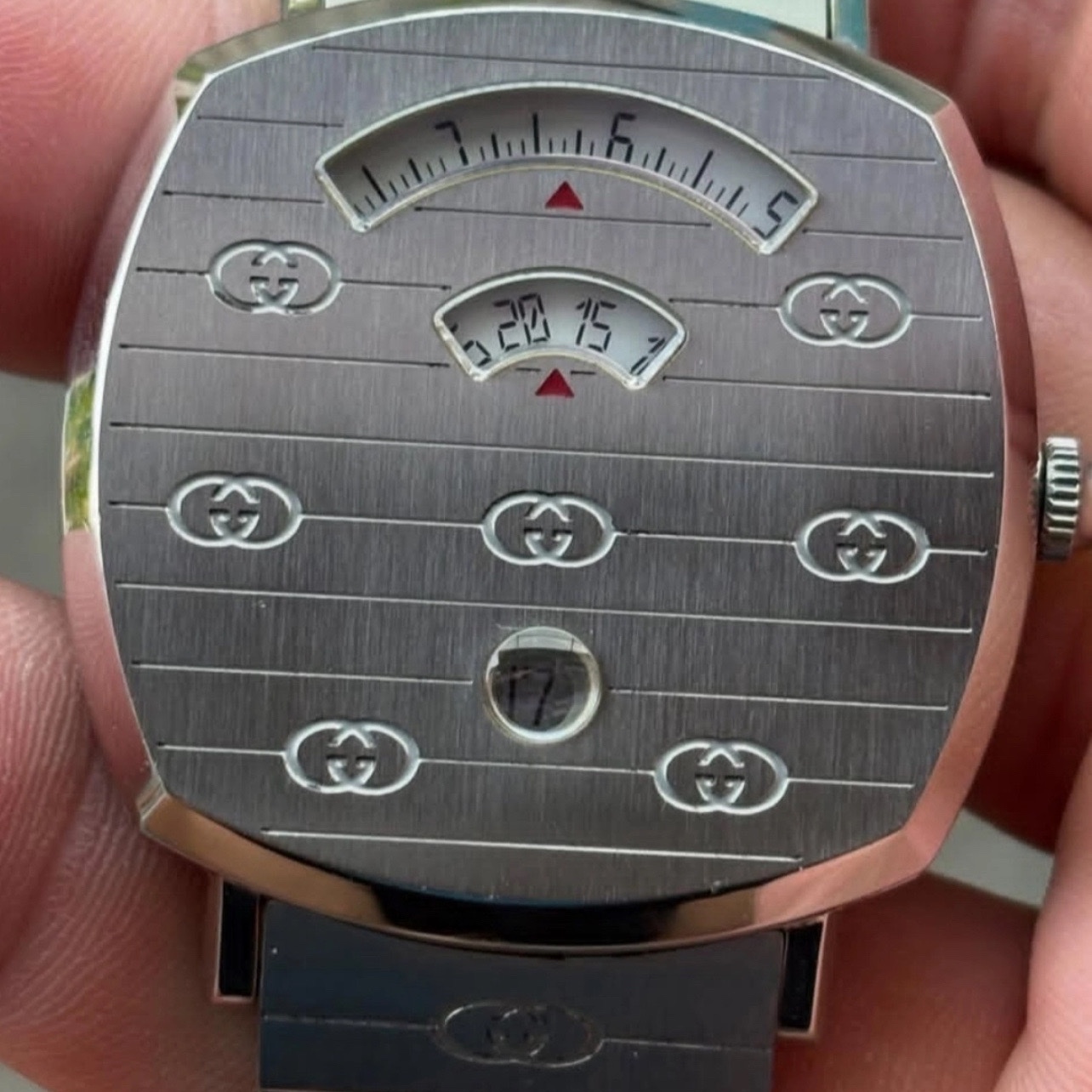 Gucci Grip Quartz 38mm White 착용 스타일