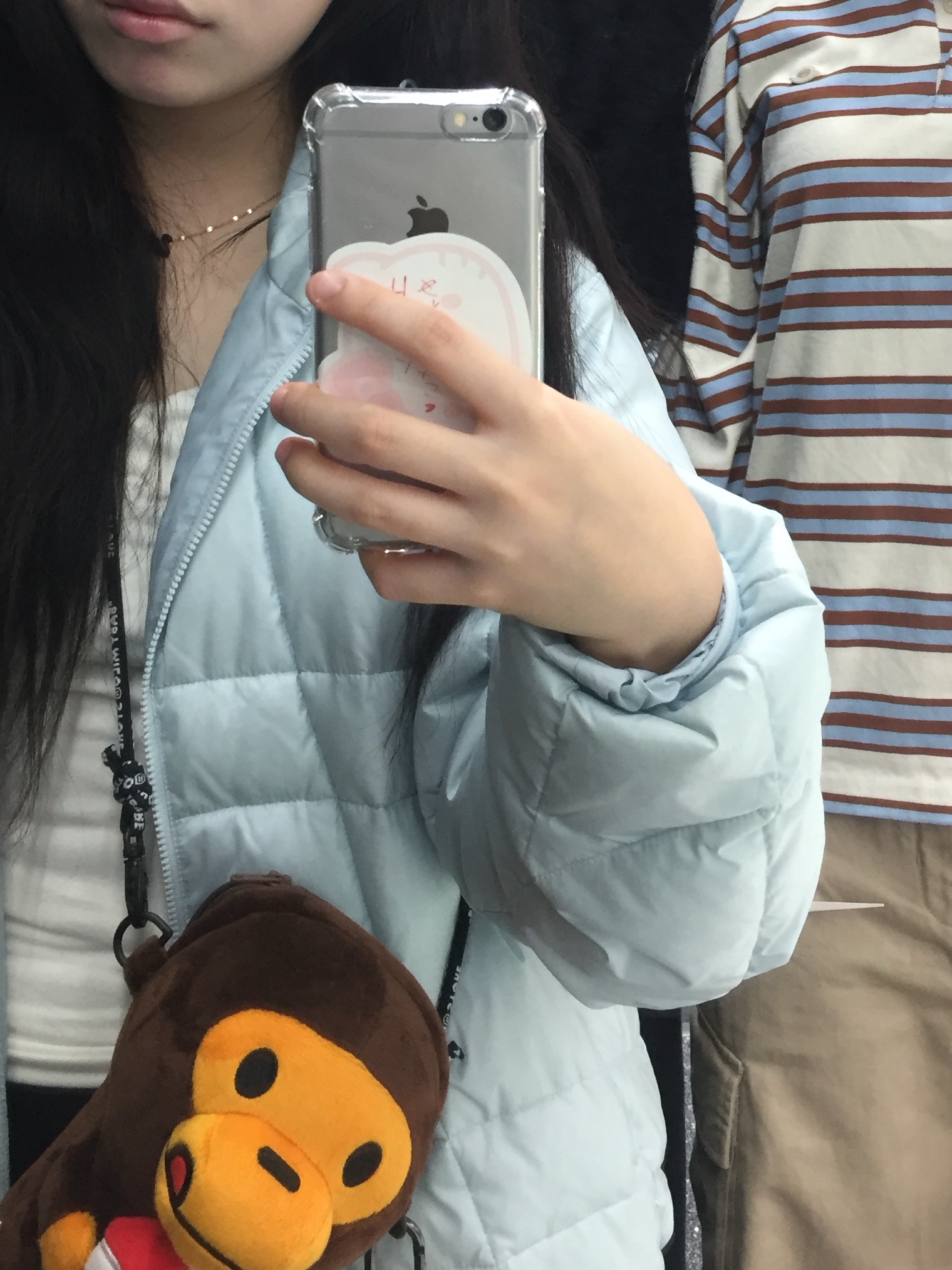 BAPE Baby Milo Plush Mobile Bag Brown 착용 스타일