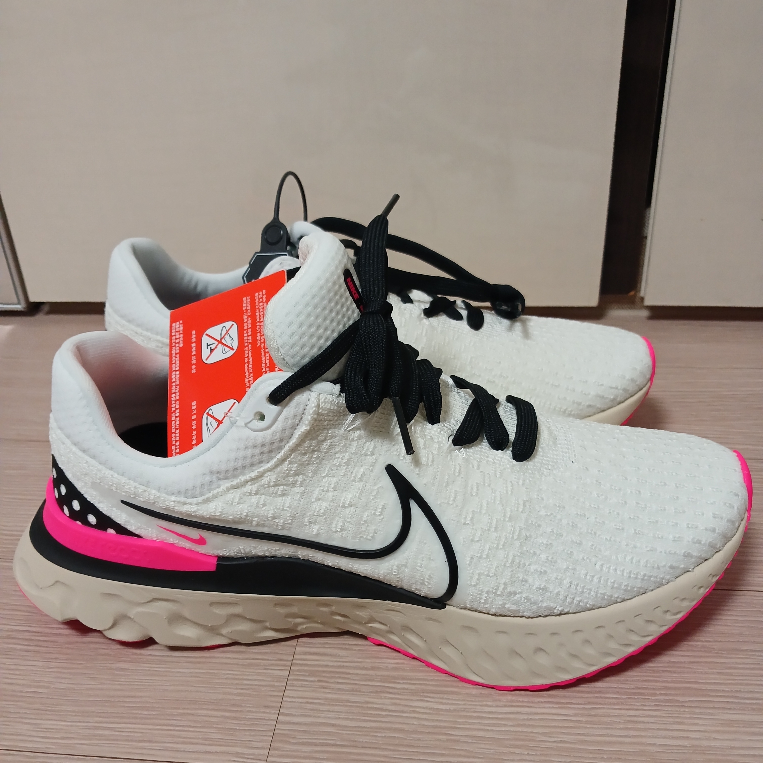 Nike React Infinity Run Flyknit 3 White Black 착용 스타일 - 1
