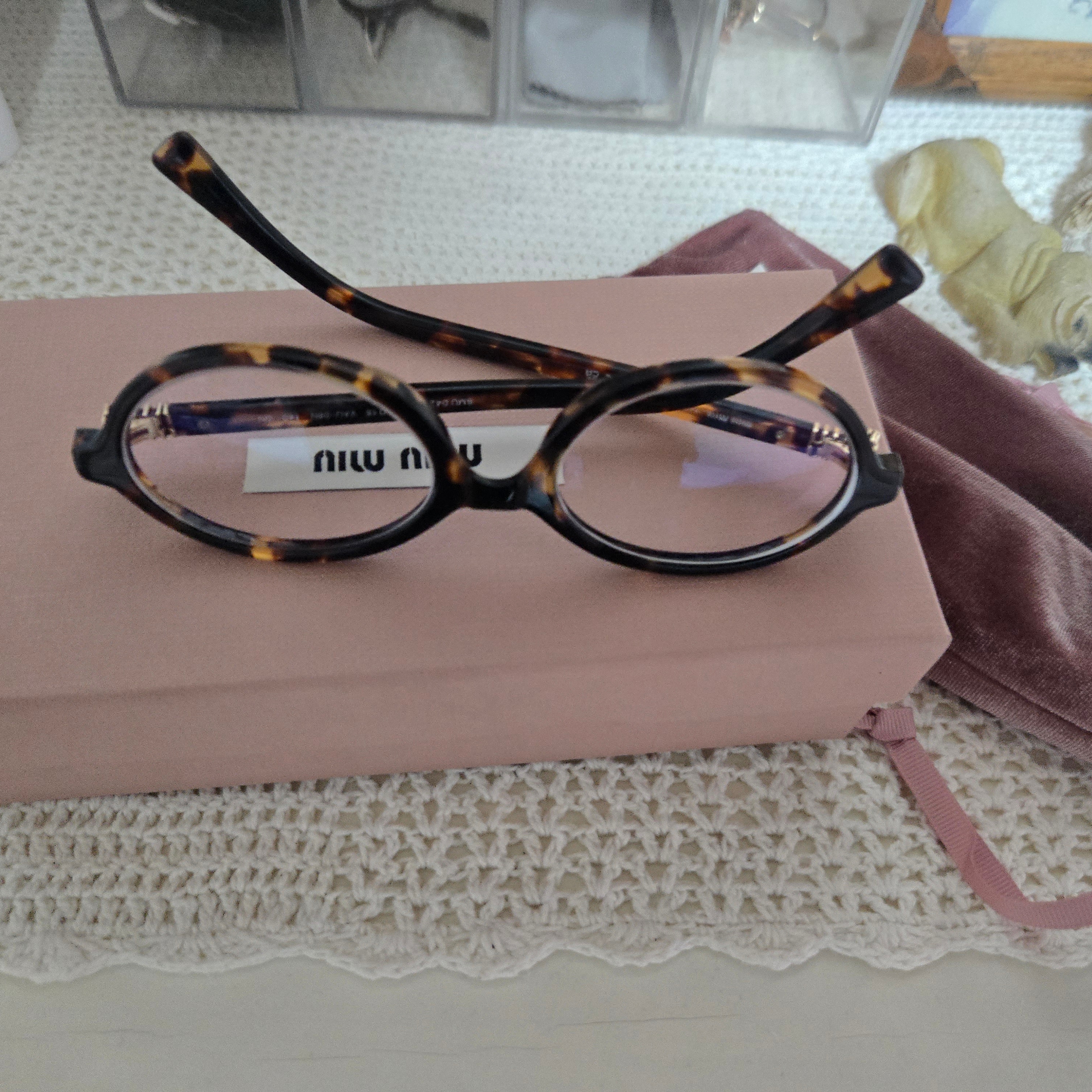 (W) Miu Miu Regard sunglasses Blue Lenses Honey Tortoiseshell Acetate Alternative fit 착용 스타일