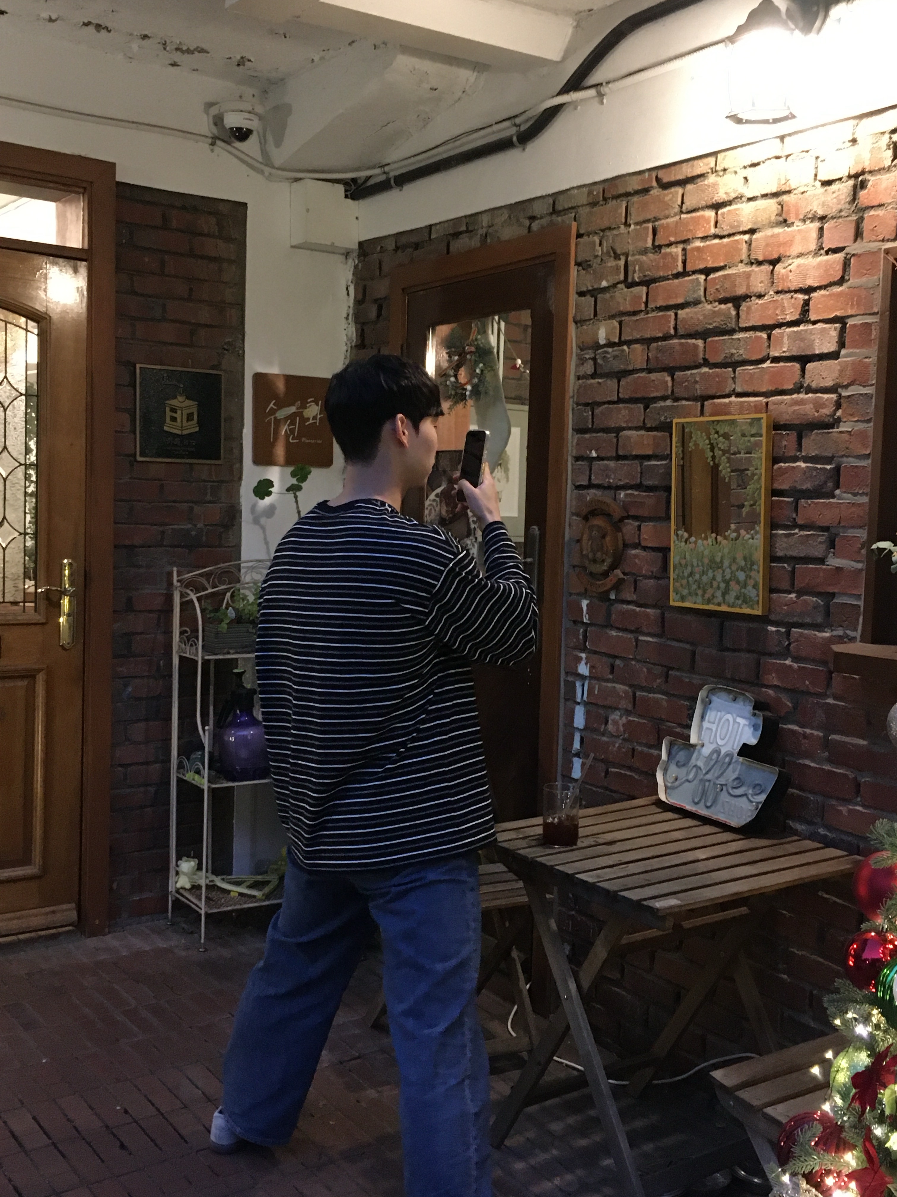 Musinsa Standard Multi-Stripe Relaxed Long Sleeve T-Shirt 1 Black White, (W) Adidas Bern  White Gum 착용 스타일 - 4