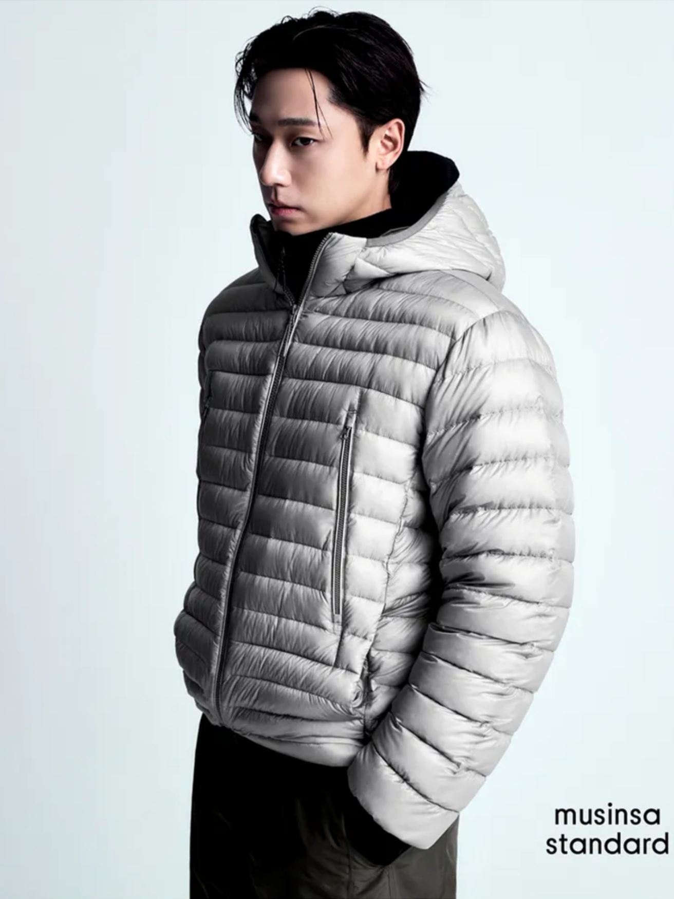 Musinsa Standard City Leisure Sheer Ripstop Hooded Light Down Jacket Light Grey 착용 스타일 - 3