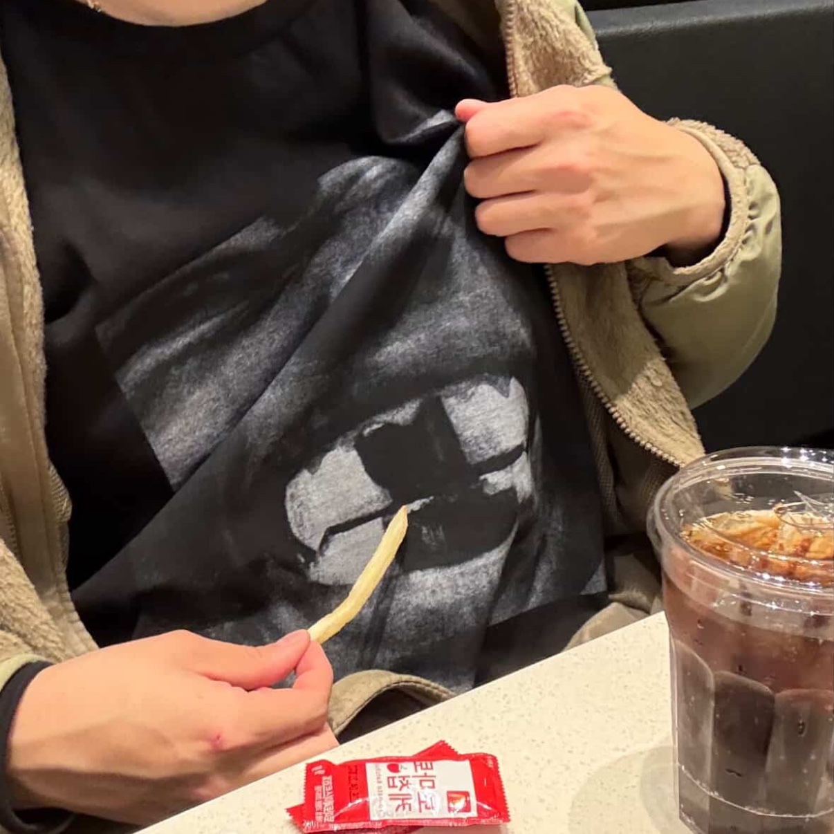 Yeezy Bully LS-01 Long Sleeve T-Shirt Black 착용 스타일