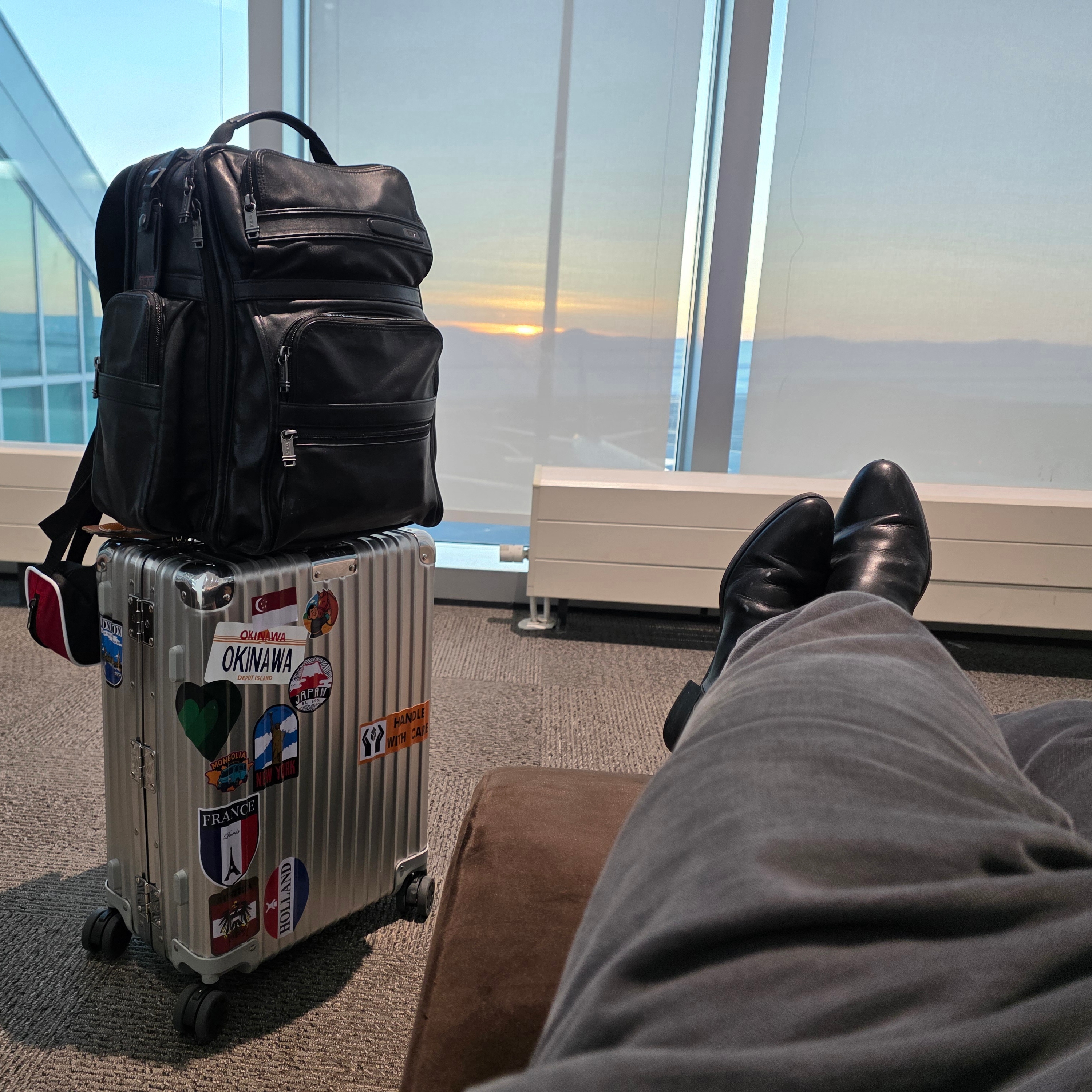 Rimowa Classic Cabin Aluminum Silver 착용 스타일