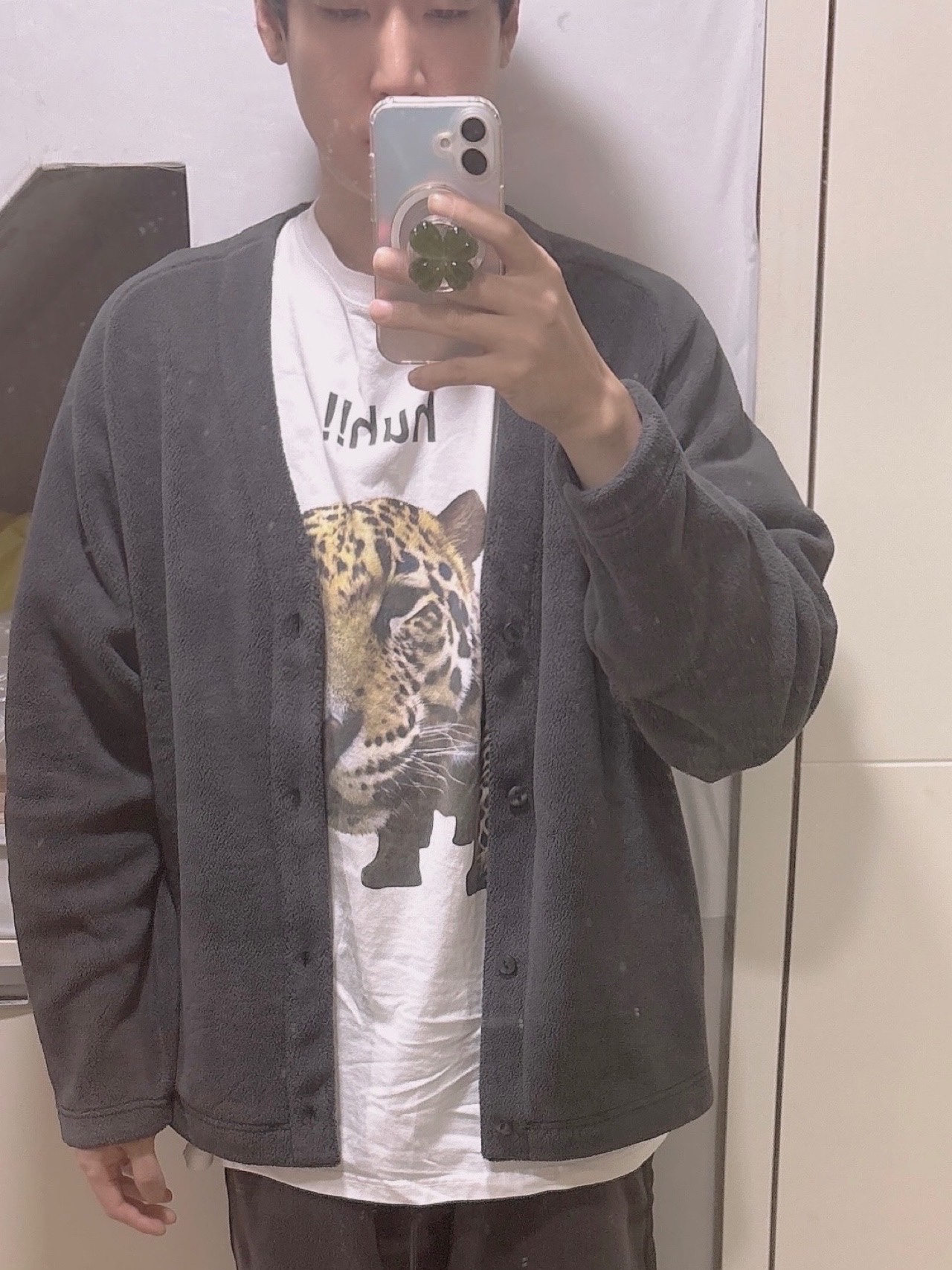 Uniqlo x Needles Fleece Oversized Cardigan Dark Gray - KR 착용 스타일