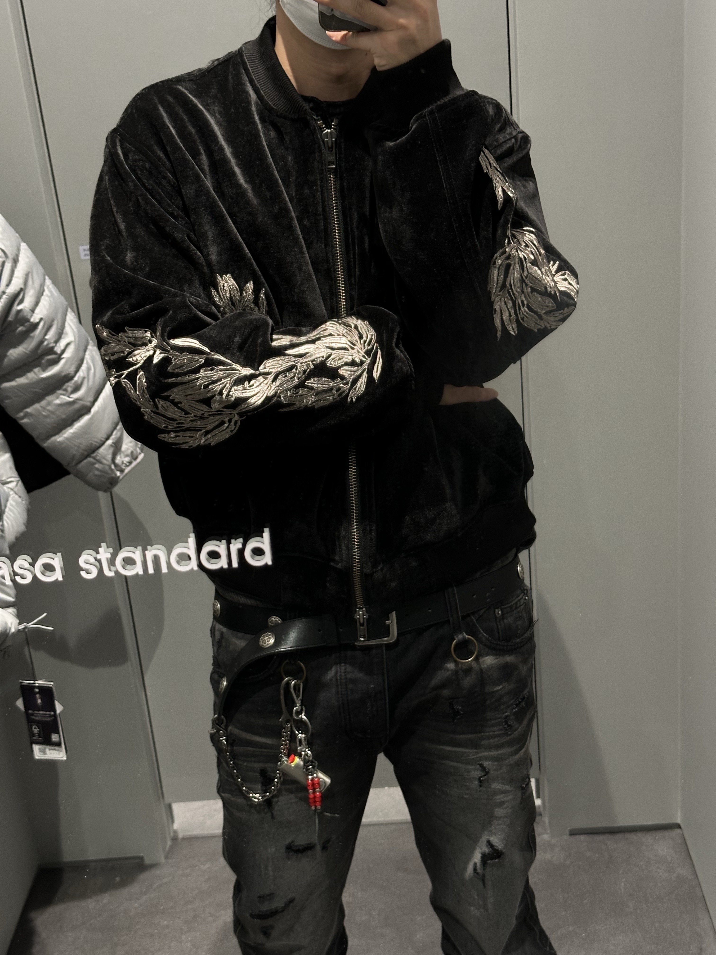 Undermycar Golden Laurel Embroidered Blouson Black - 25SS 착용 스타일 - 3