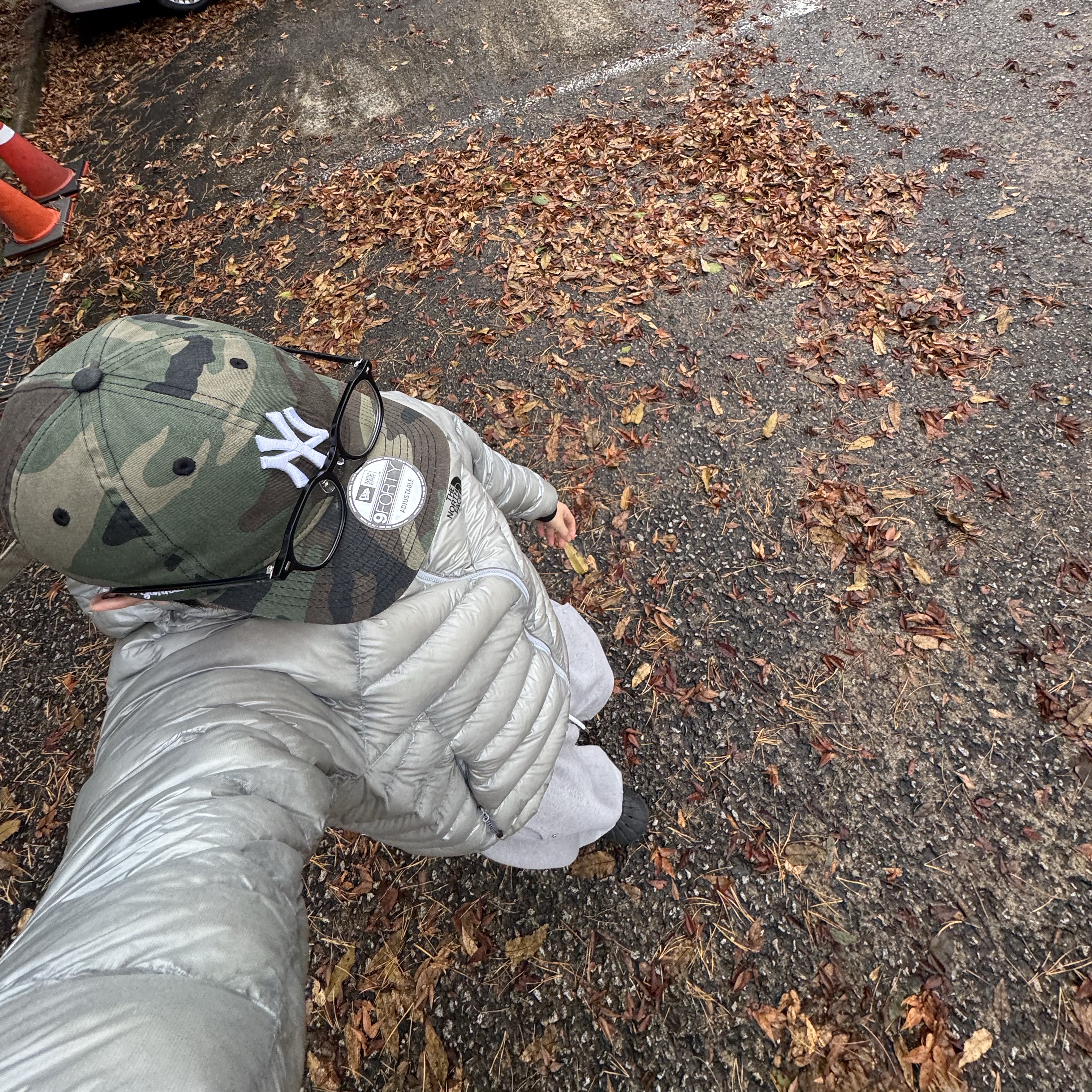 The North Face Summit Mattehorn RDS Down Jacket Light Gray, New Era MLB New York Yankees Basic Unstructured Ball Cap Woodland Camo 착용 스타일