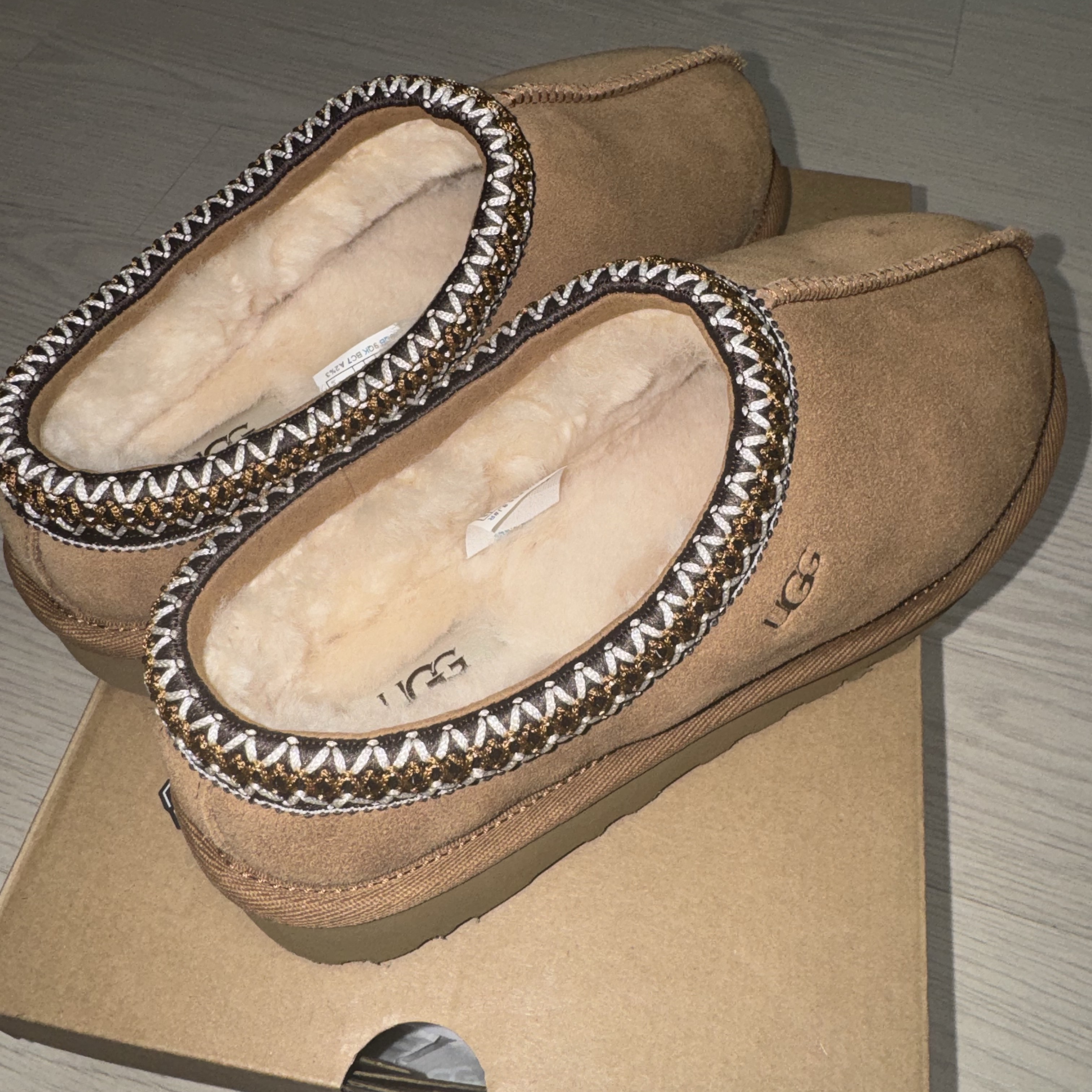 (W) UGG Tasman II Chestnut 착용 스타일