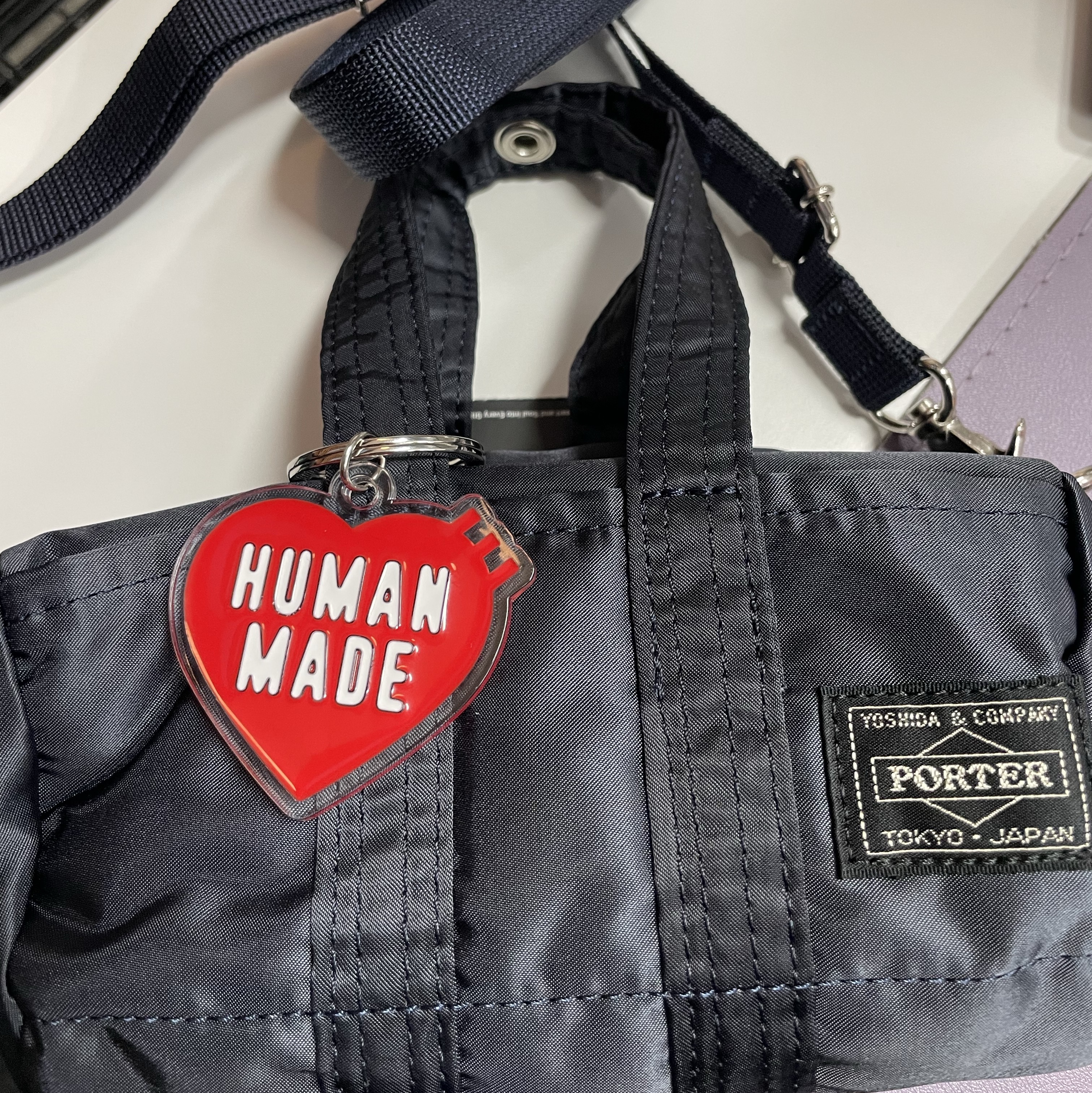 Porter Howl 2Way Boston Bag Mini Navy Blue, Human Made Heart Keyring Red 착용 스타일