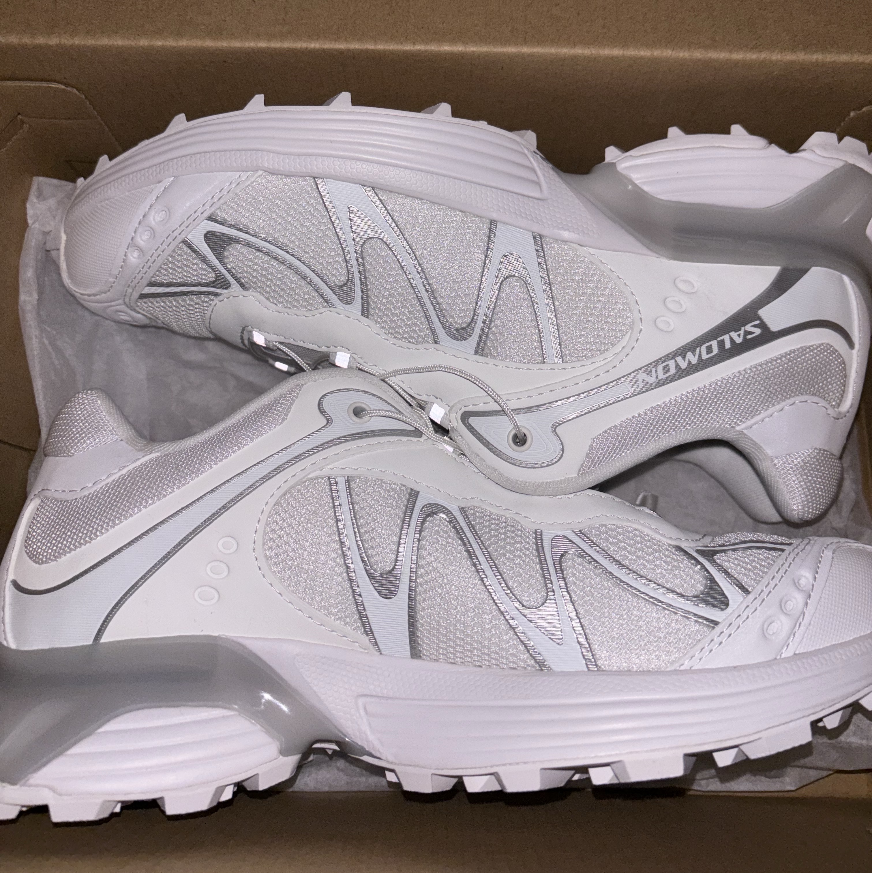 Salomon XT-Whisper White Lunar Rock 착용 스타일