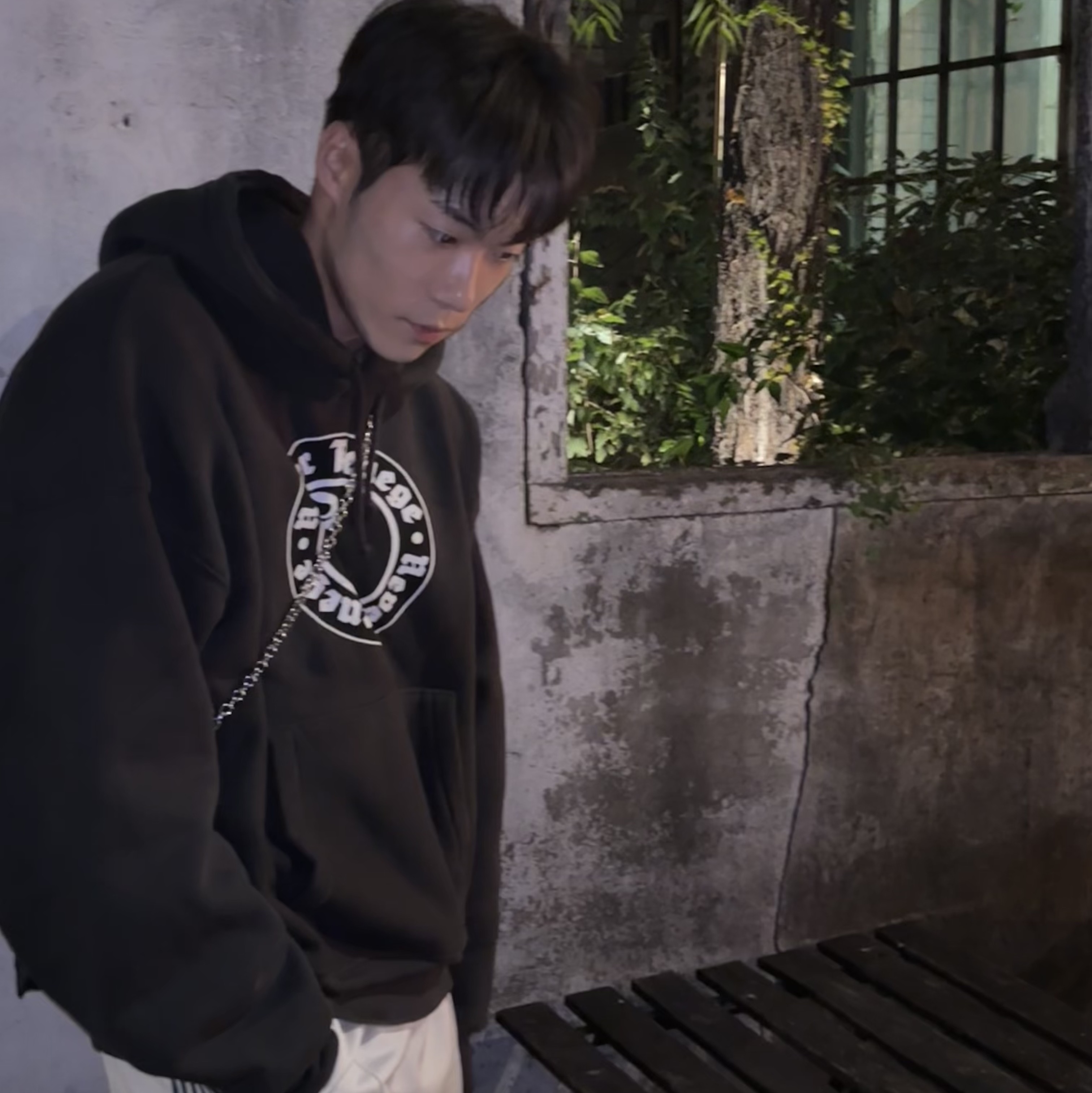 Stussy x Denim Tears Graphic Hoodie Black, Needles x LHP H.D. Track Pants Poly Smooth White 착용 스타일