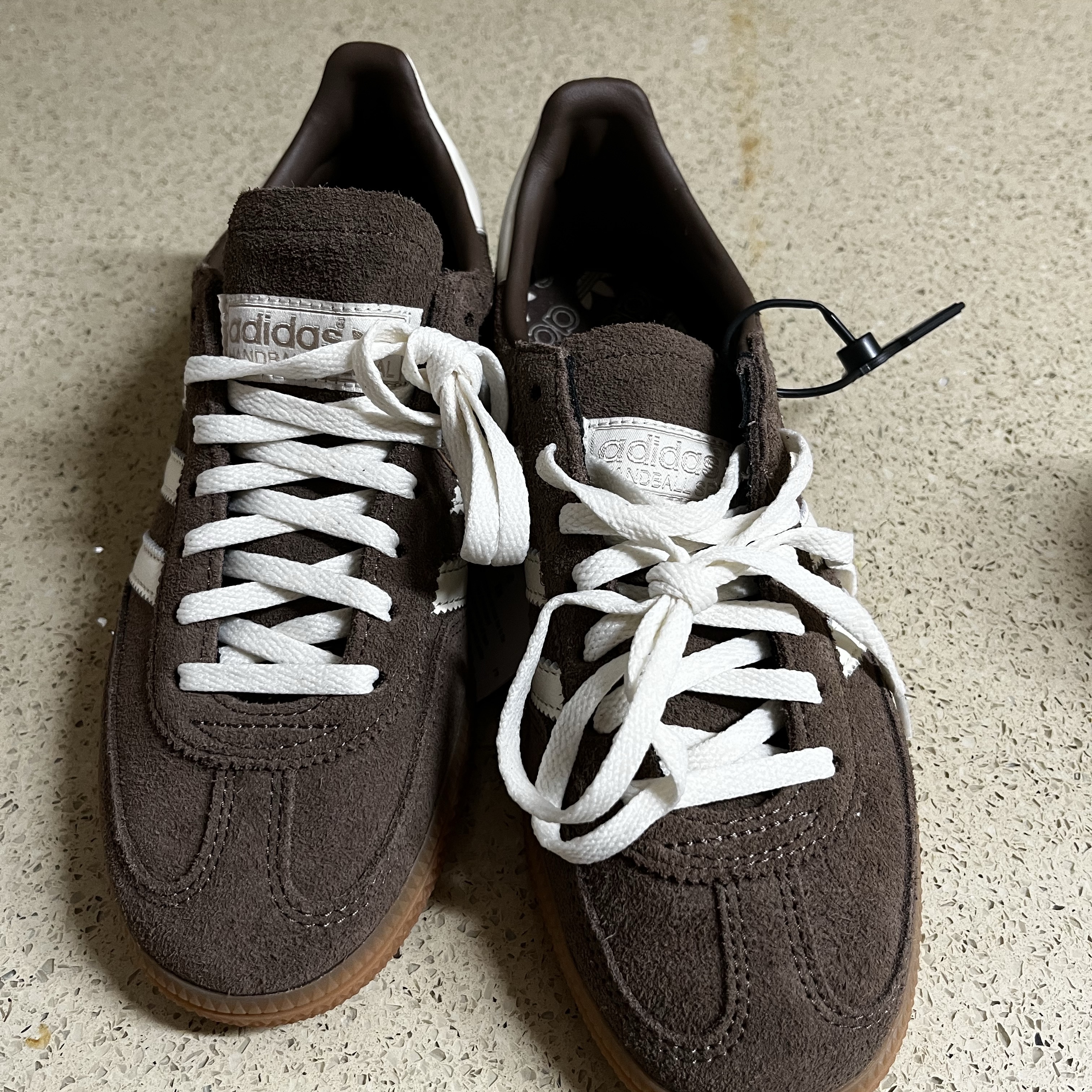 (W) Adidas Spezial Handball Earth Strata Off White 착용 스타일