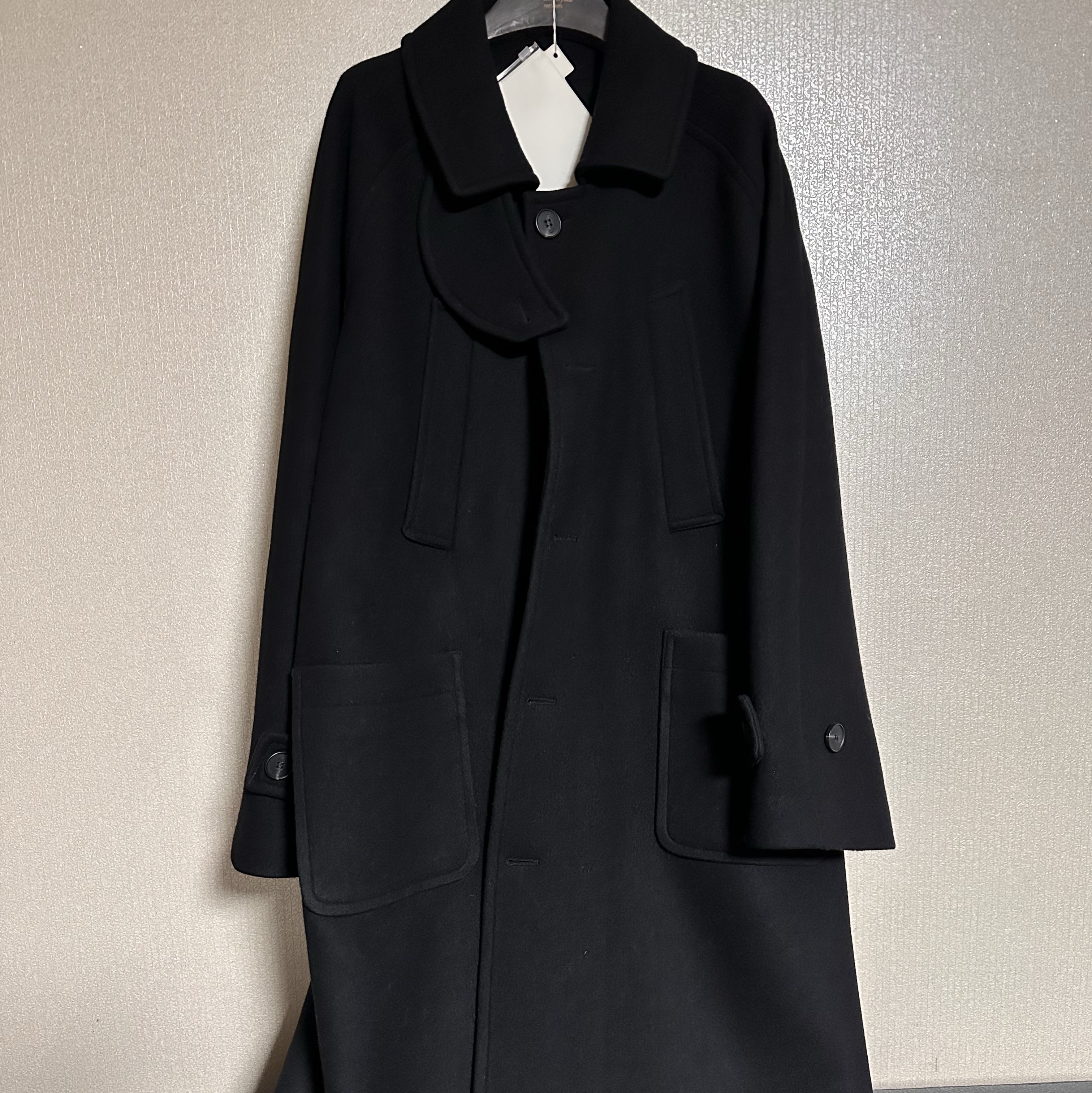 Undermycar Legion.02 Balmacaan Oversized Wool Coat Black 착용 스타일