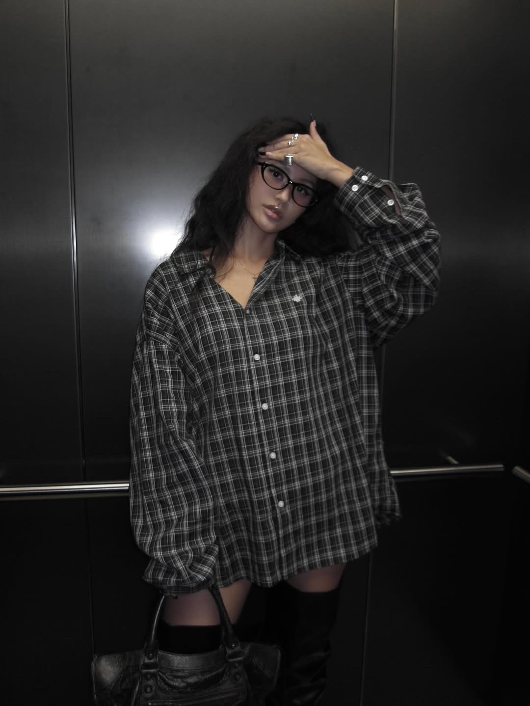 SLOW RECORD HOUSE Kane Check Shirt Black 착용 스타일 - 1