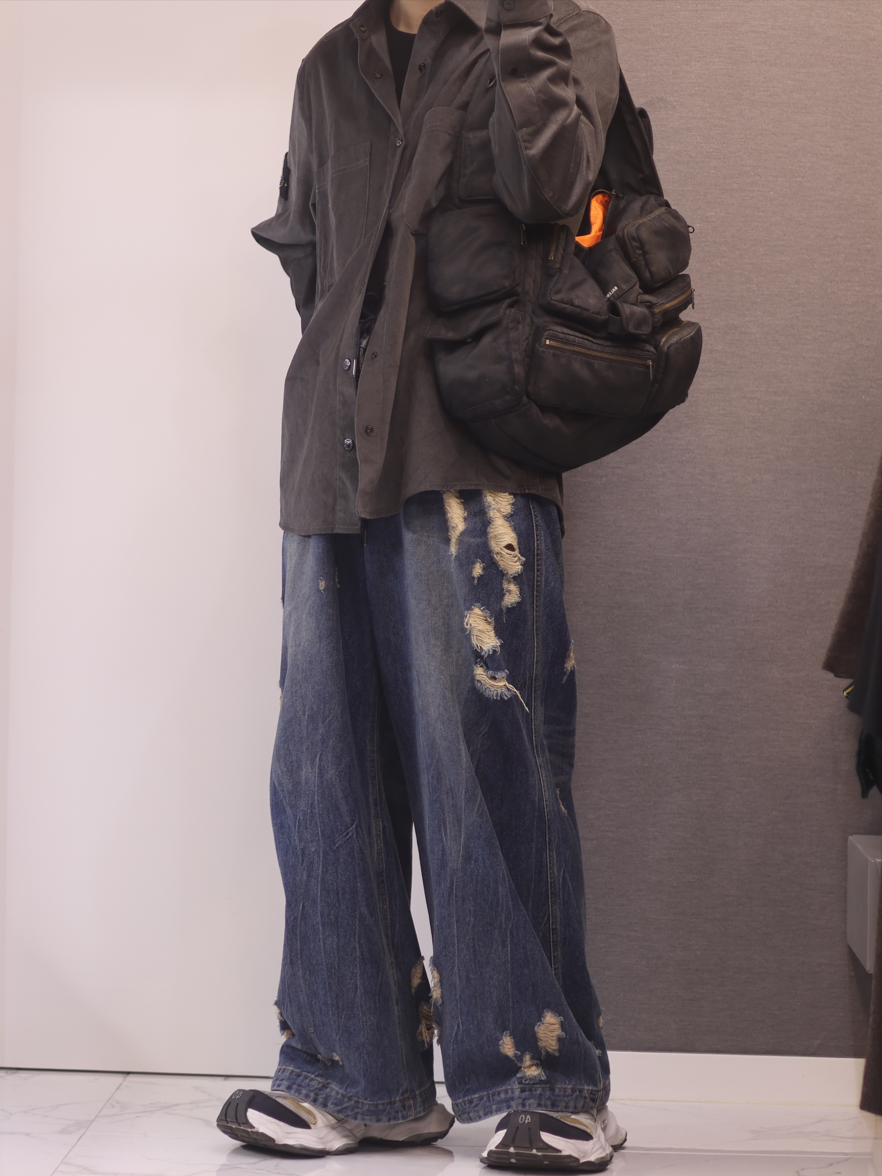 Stone Island 1200113 Cotton Micro-Corduroy Overshirt with Snap Fastening Charcoal Grey - 25SS, Balenciaga Cargo Sneakers White Grey 착용 스타일 - 1