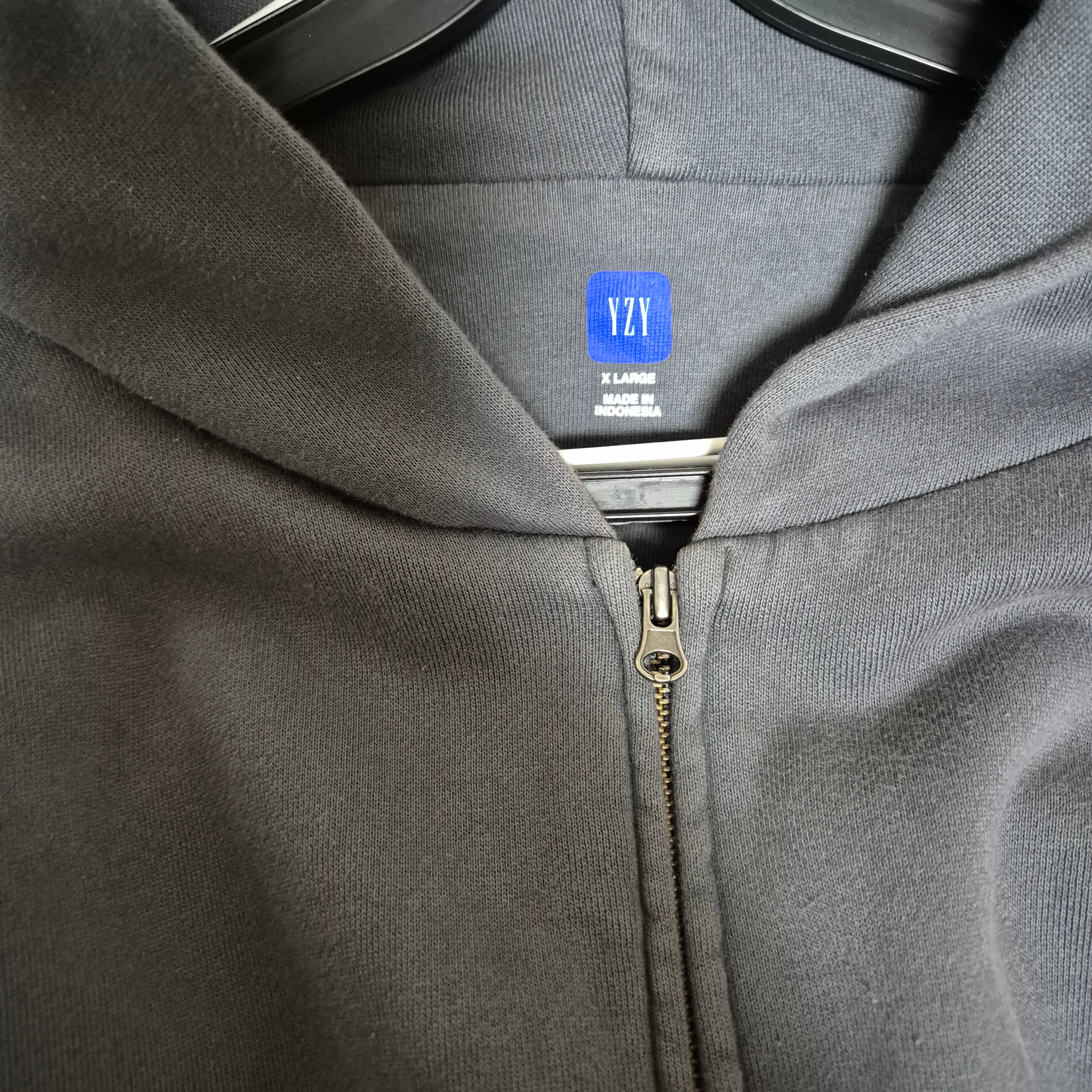 Yeezy YZY Zip-Up Hoodie Dark Grey 착용 스타일