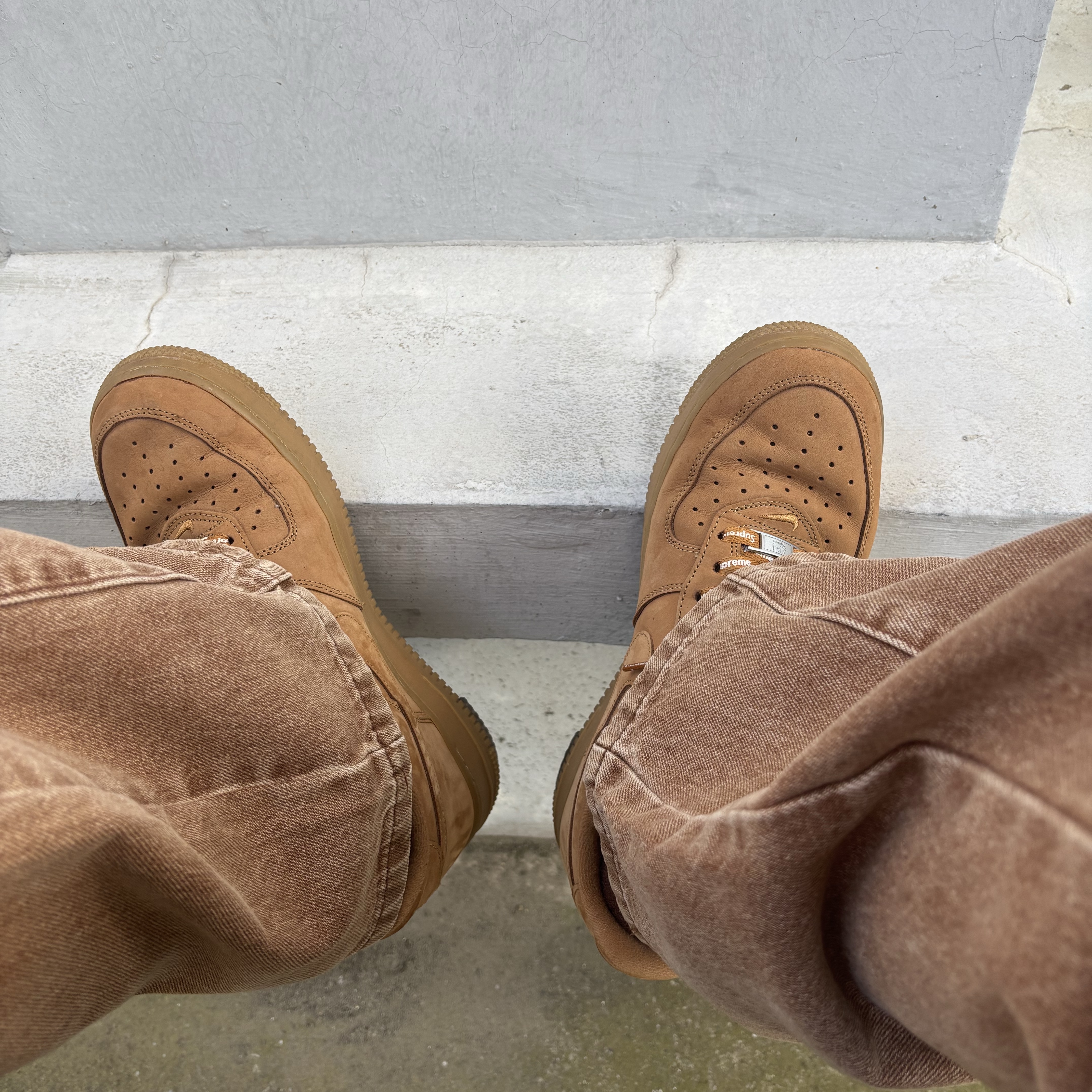 Nike x Supreme Air Force 1 Low Flax 착용 스타일
