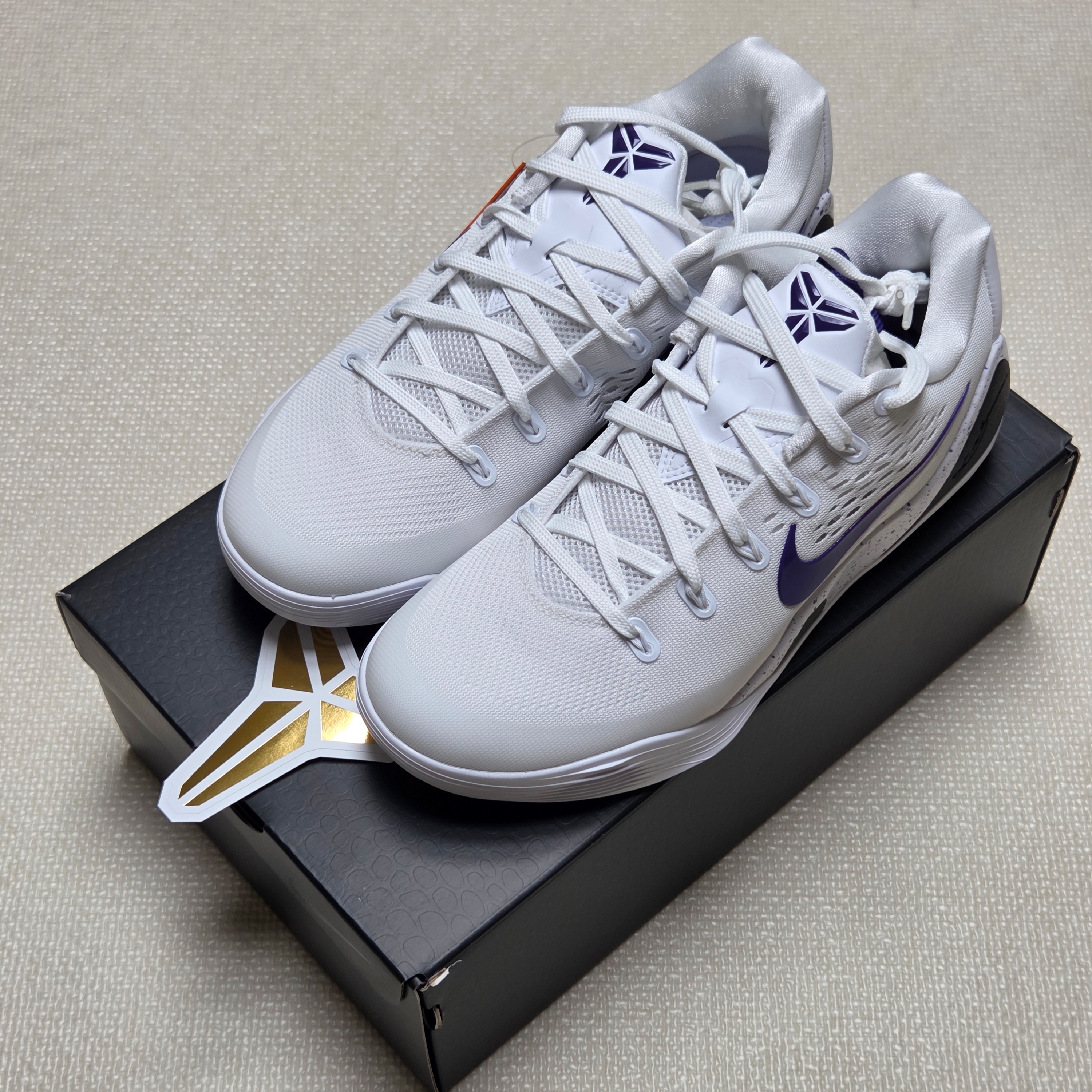 Nike Kobe 9 Elite Low EM Protro White Court Purple 착용 스타일 - 2