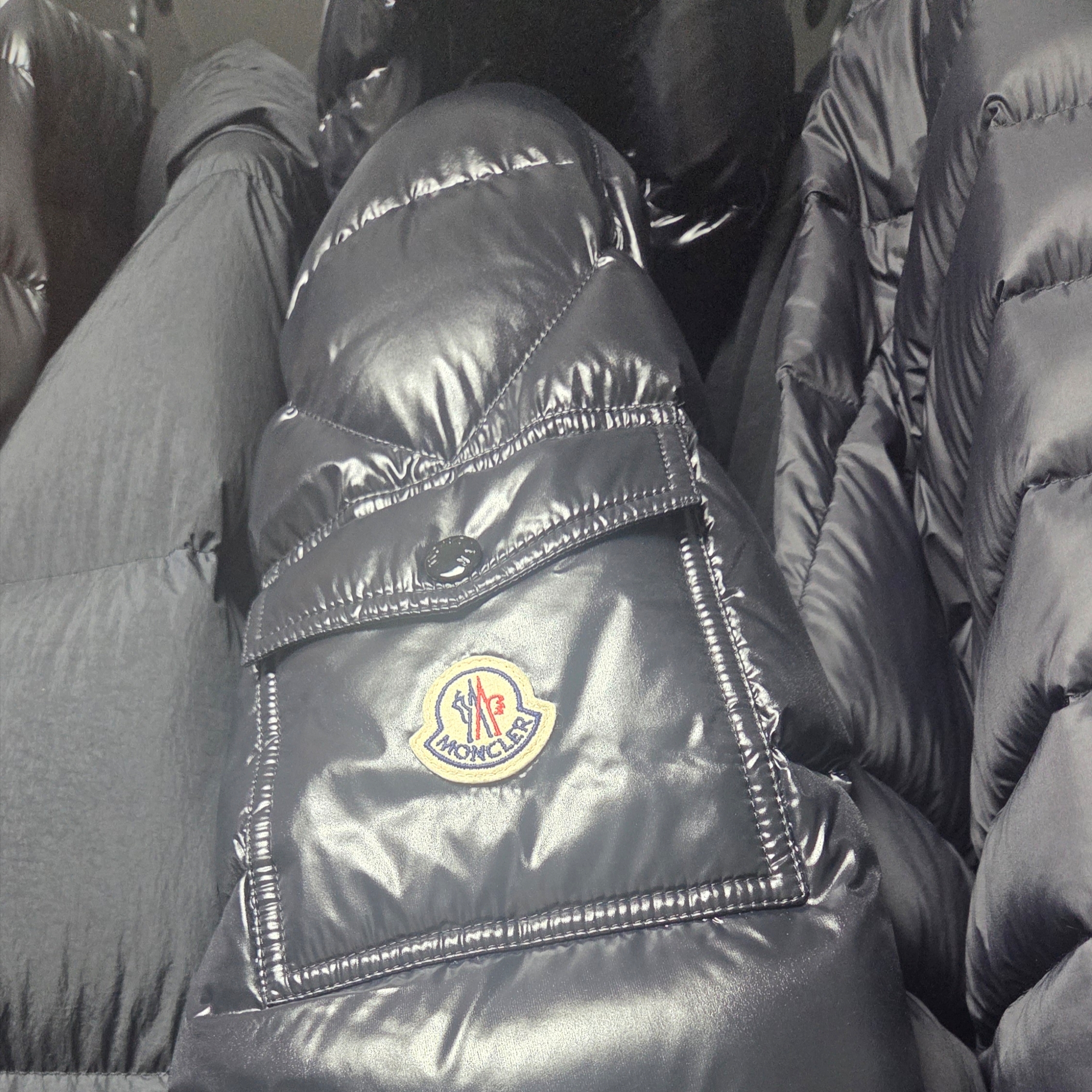 Moncler Maya Hooded Short Down Jacket Black - 25FW 착용 스타일