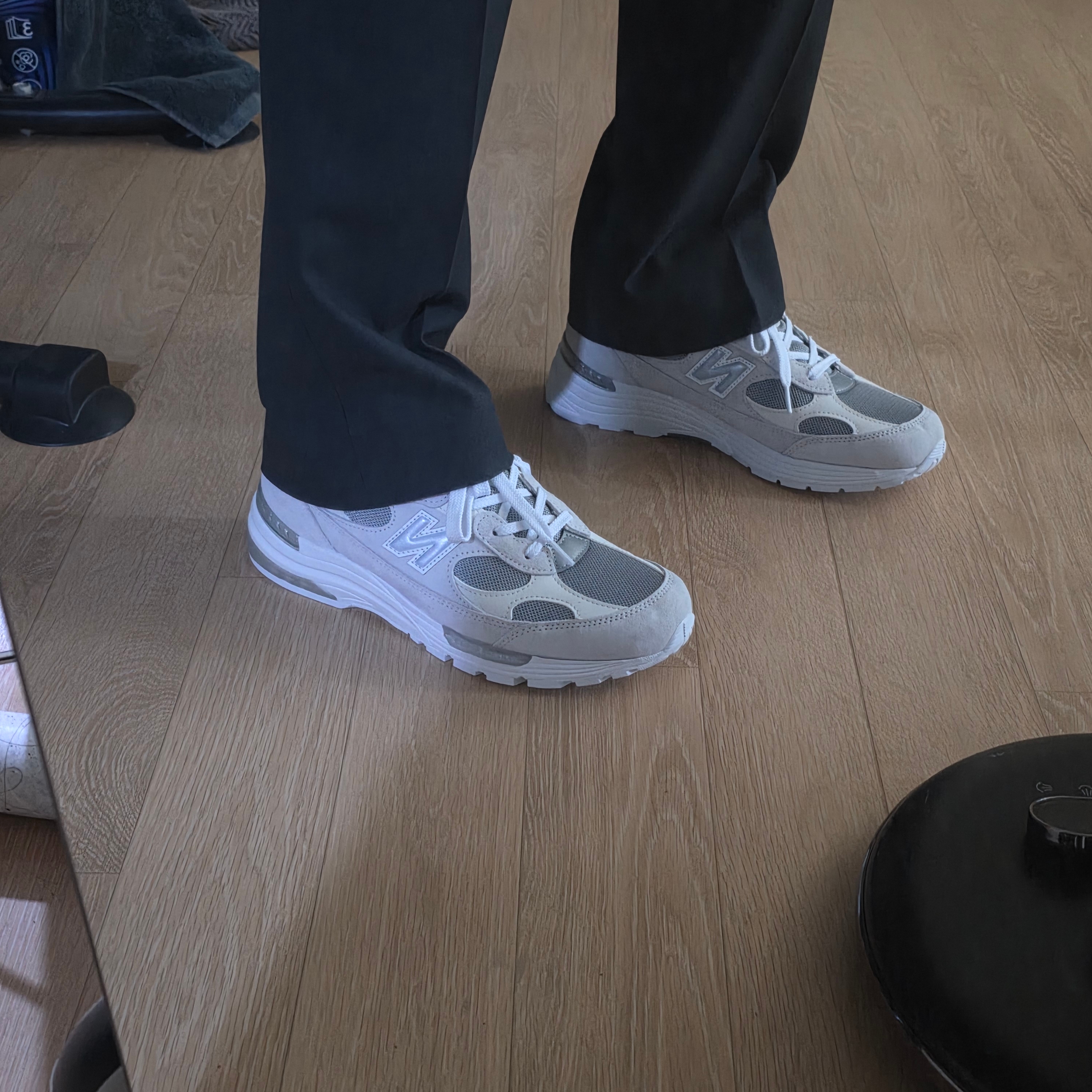 New Balance 992 Made in USA Core White Reflection 착용 스타일
