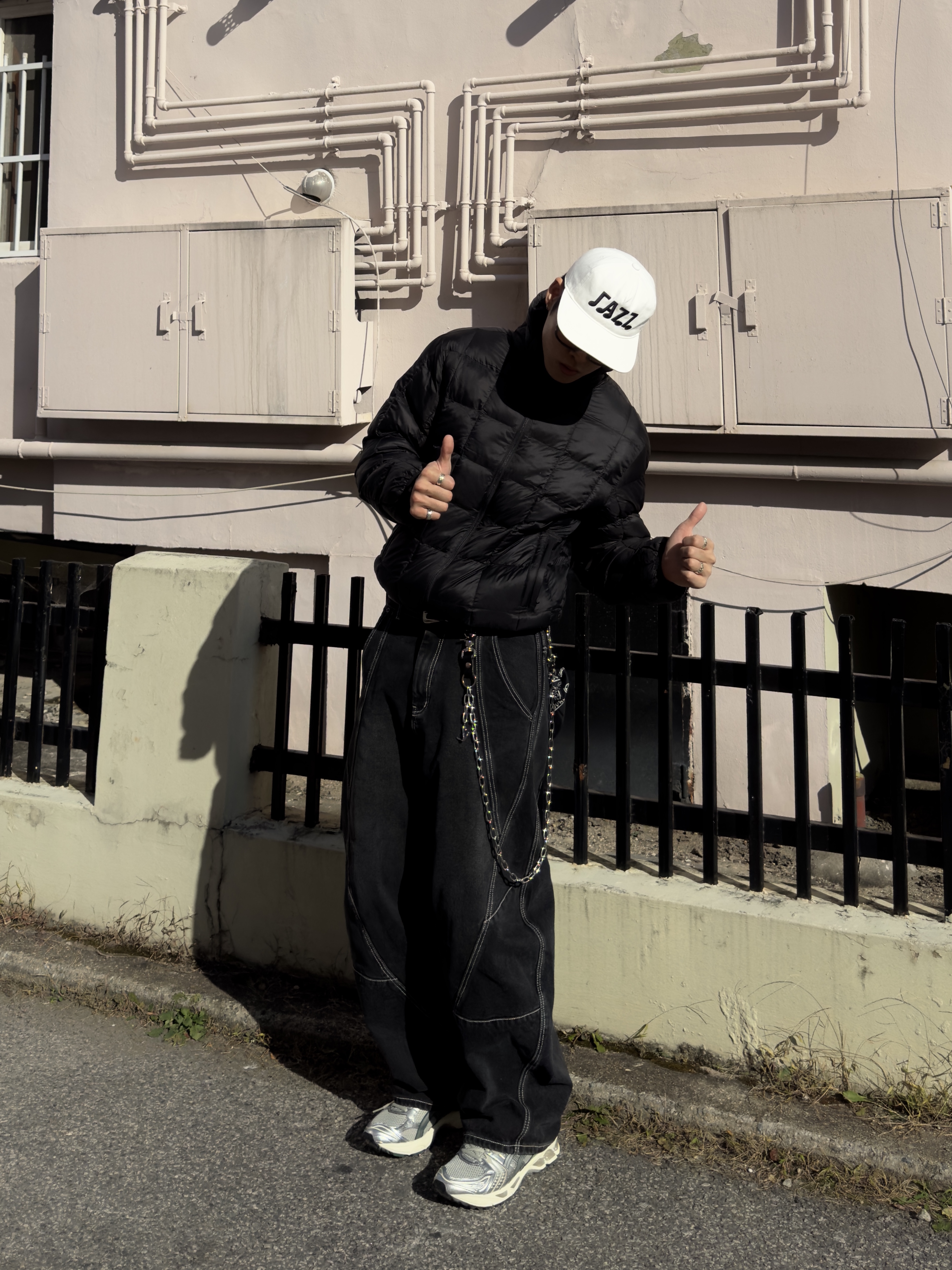 [KREAM 단독] Kikozy New Jazz Cap White, Asics Gel-Kayano 14 Olive Grey Pure Silver 착용 스타일 - 1
