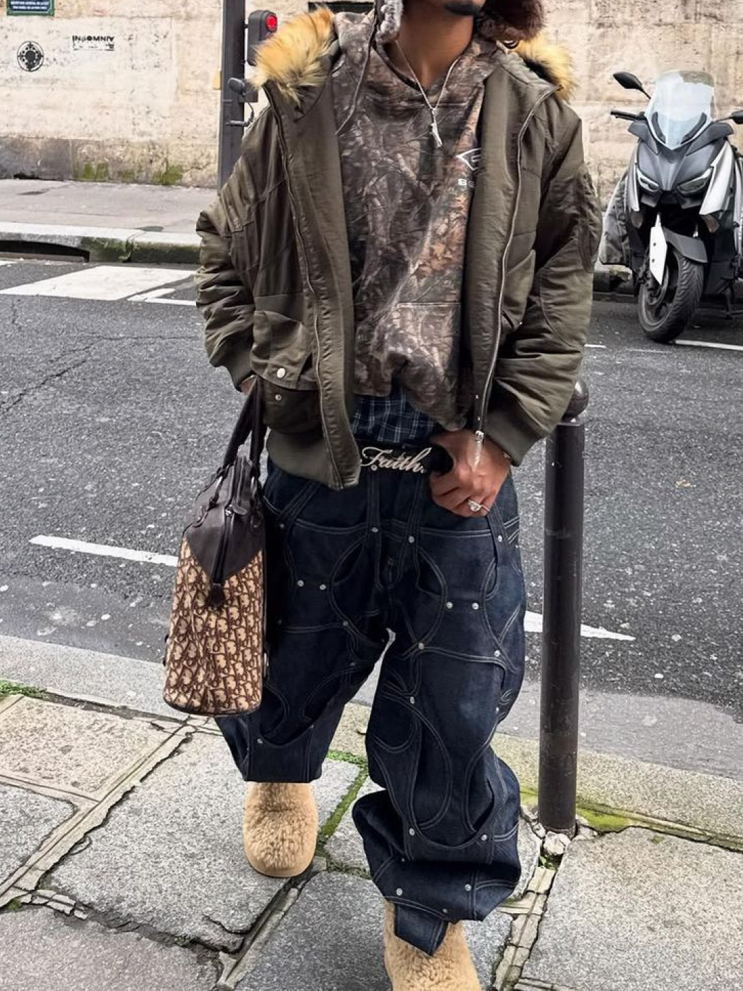 Thevinylhouse Fur Hooded MA-1 Jacket Black, Keymisery Cropped Fur Hood MA-1 Jacket - Black 착용 스타일 - 2