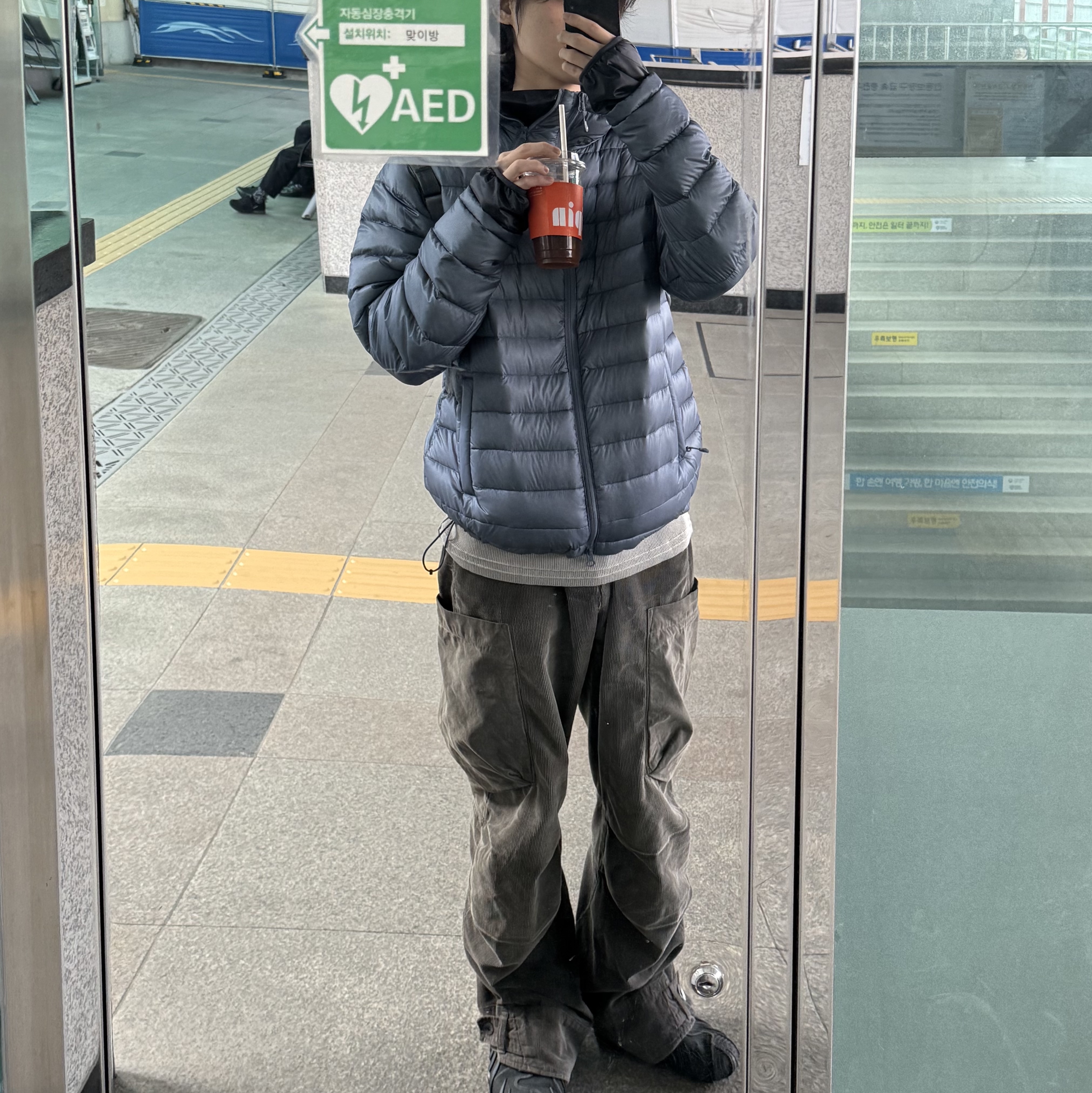 Sansan Gear Suffix Puffer Jacket Navy - 25FW 착용 스타일